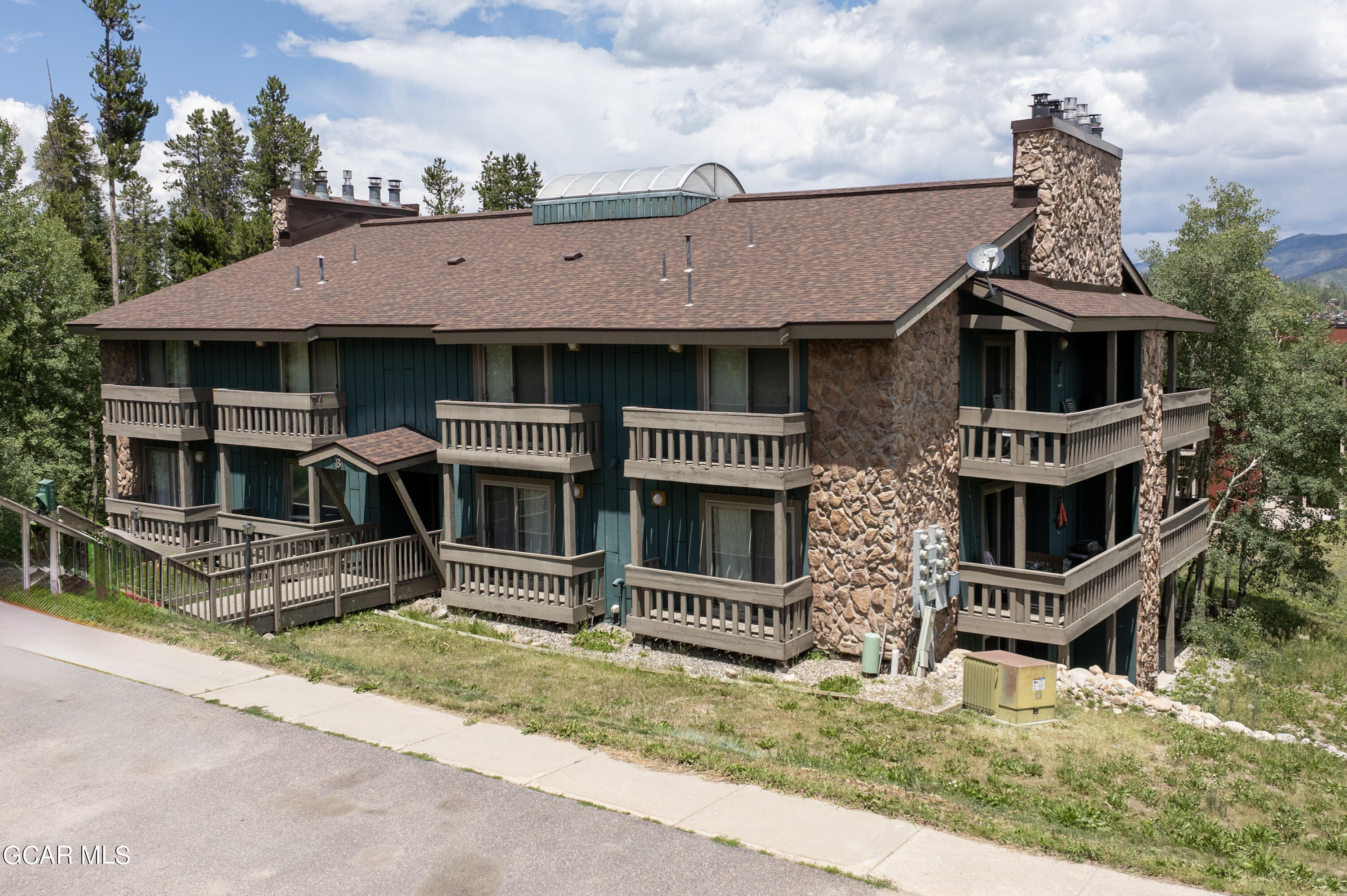 520 Kings Crossing Road B101