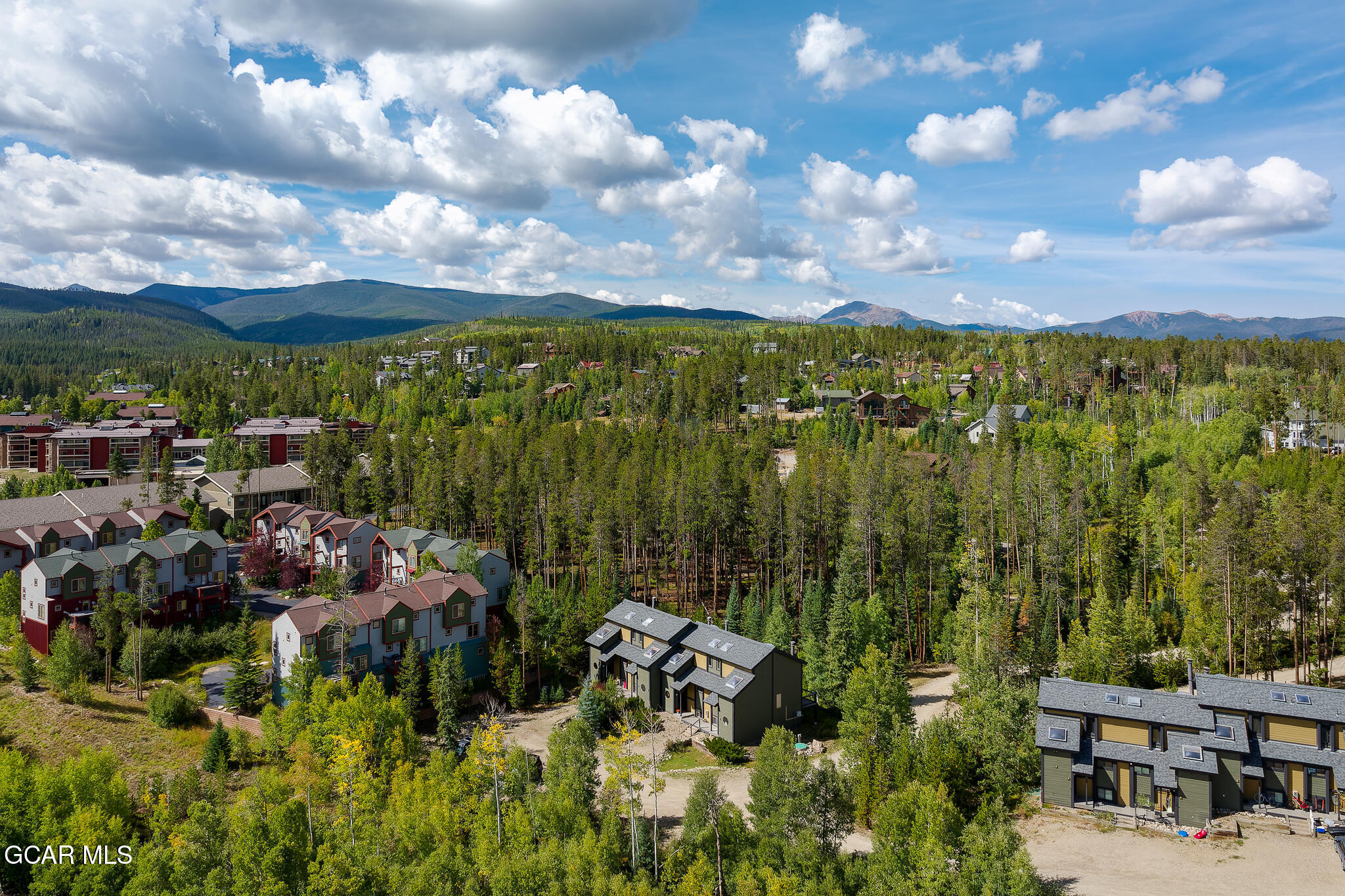 300 KINGS CROSSING Road B3