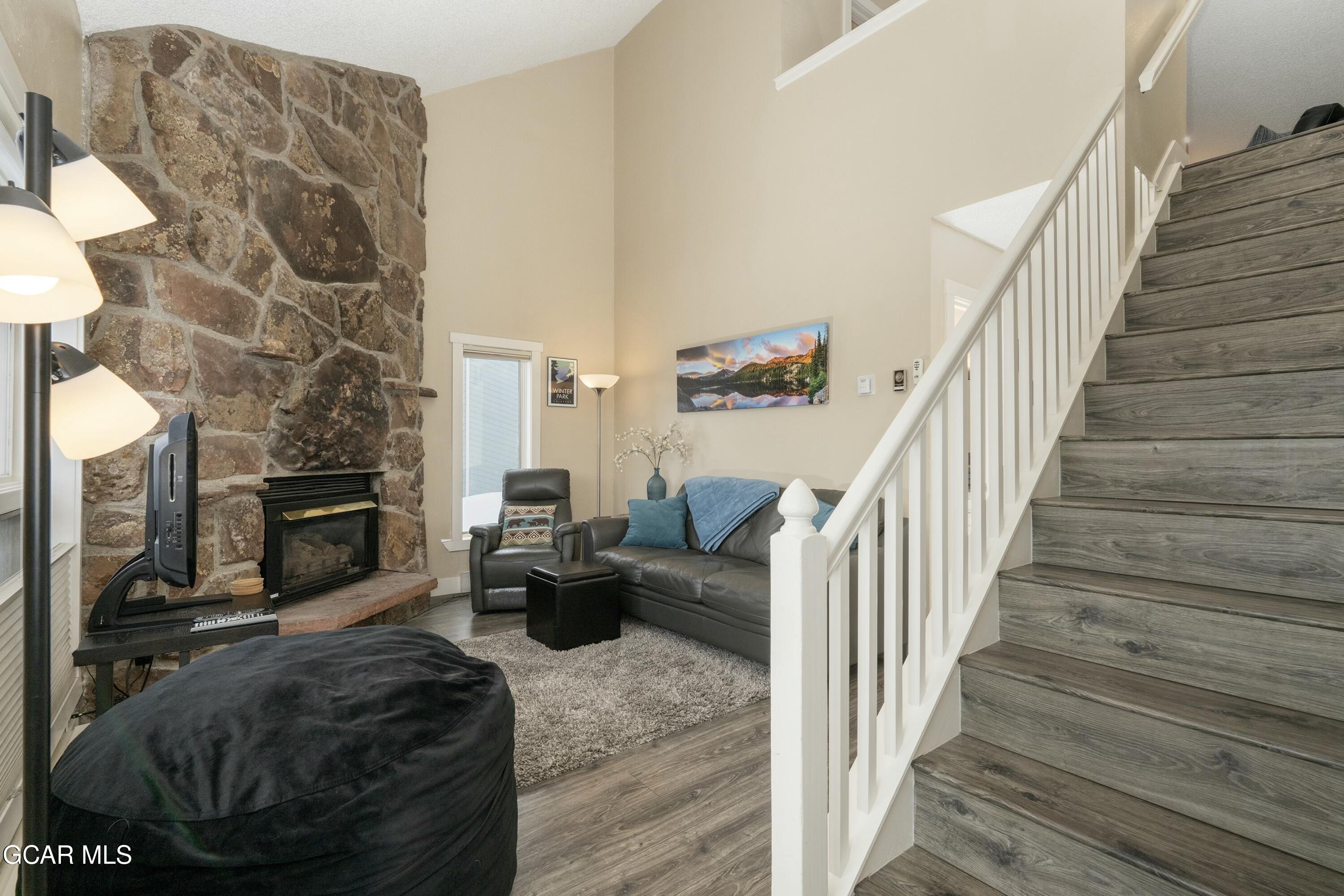 300 Sterling Way 8 (Perry)