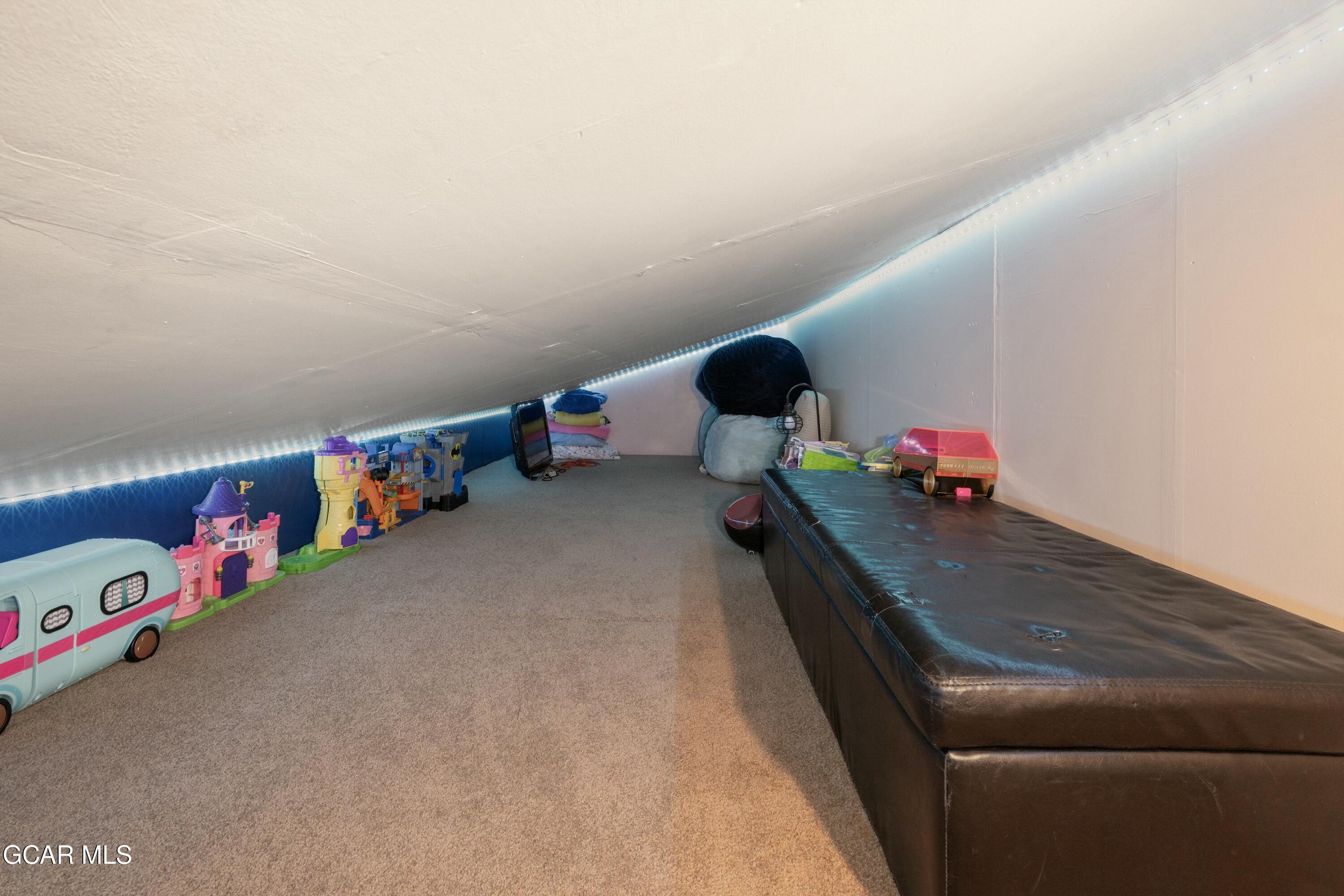 300 Sterling Way 8 (Perry)