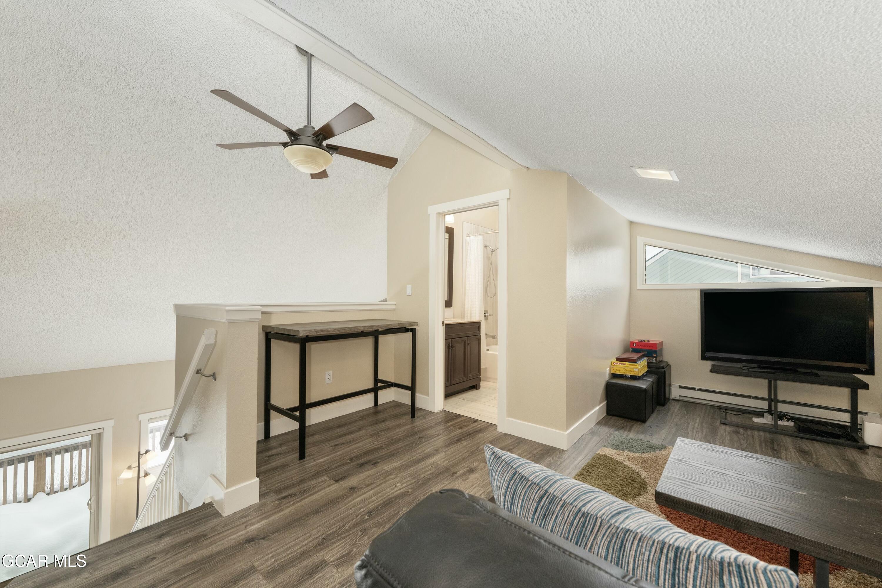 300 Sterling Way 8 (Perry)