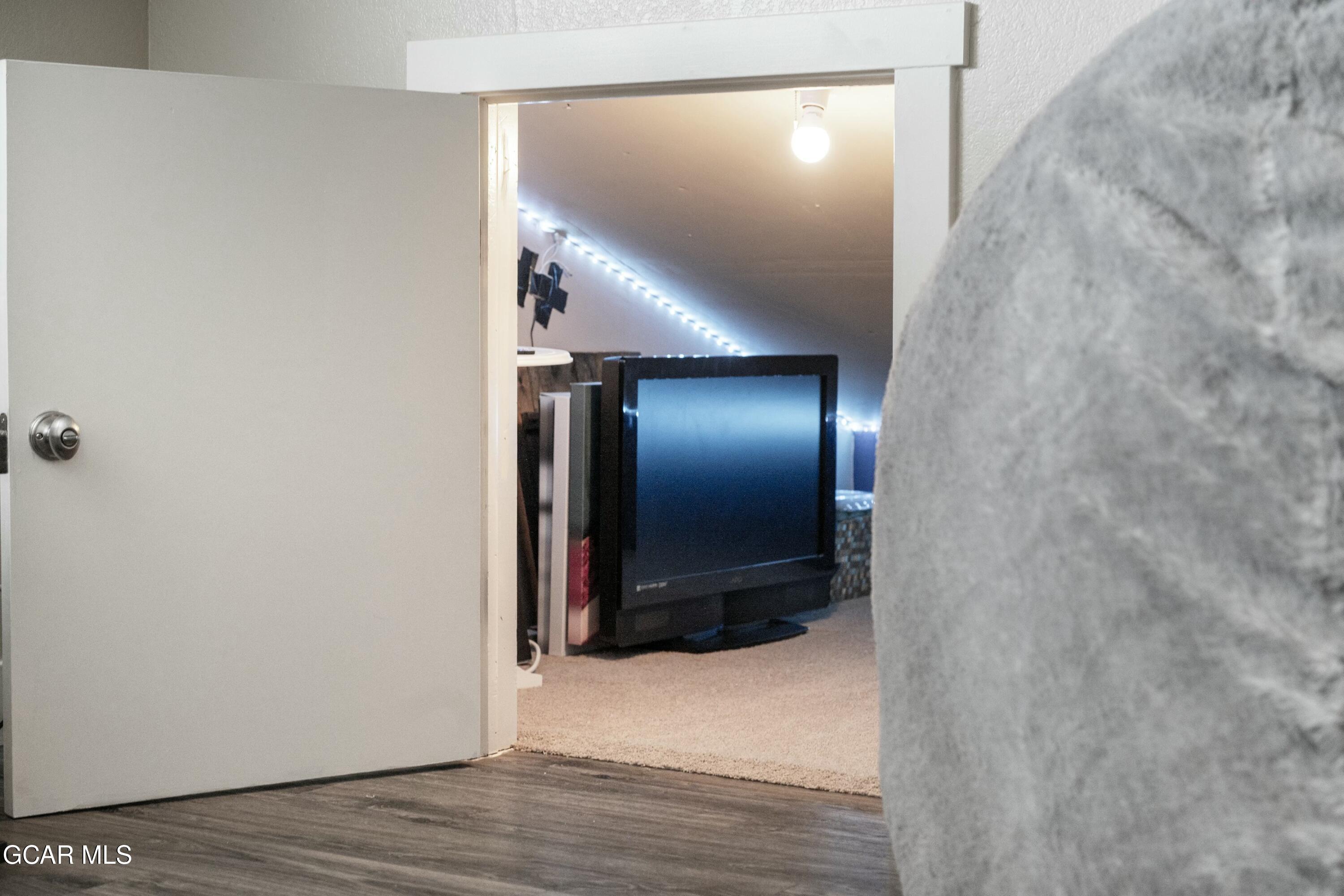 300 Sterling Way 8 (Perry)