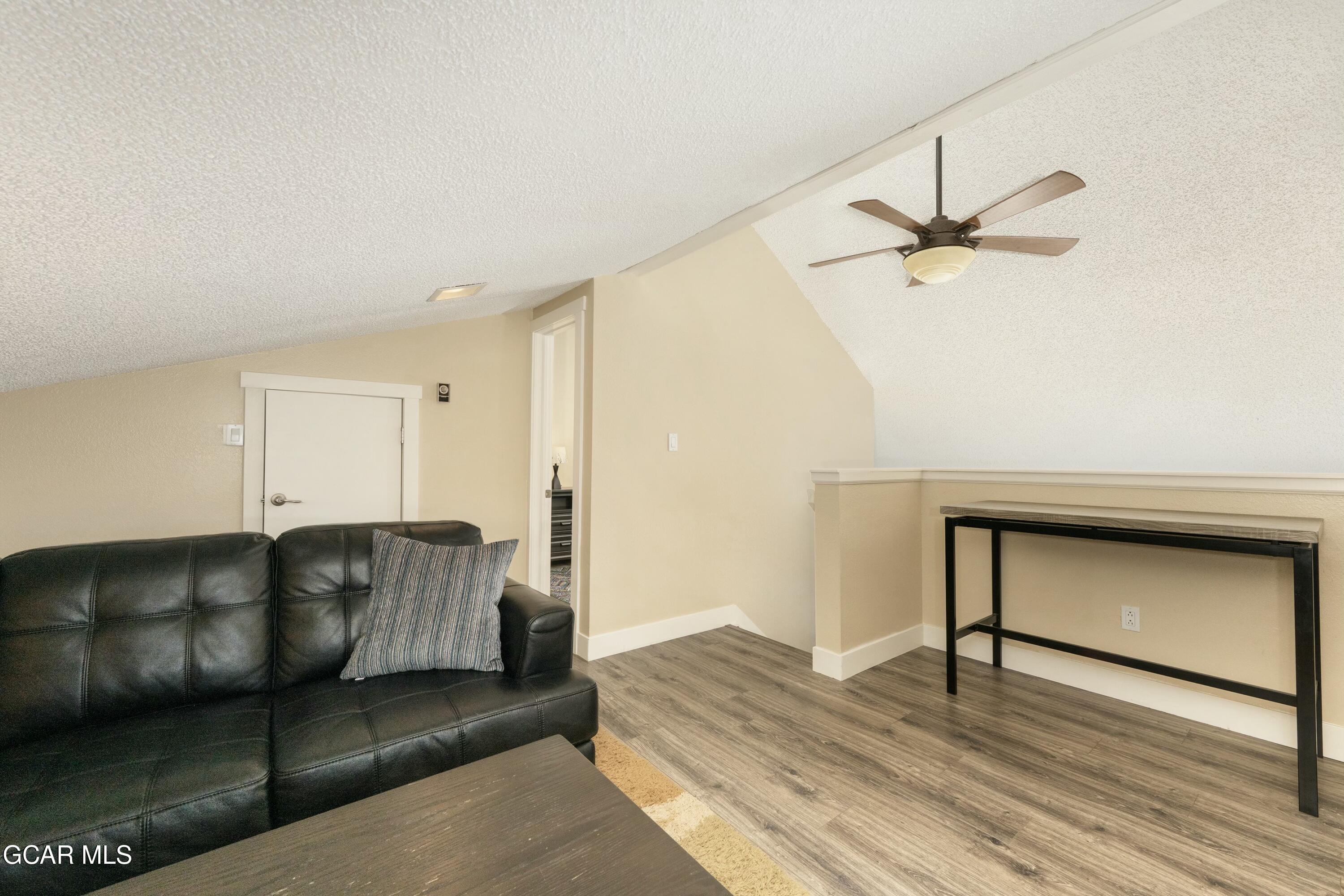 300 Sterling Way 8 (Perry)