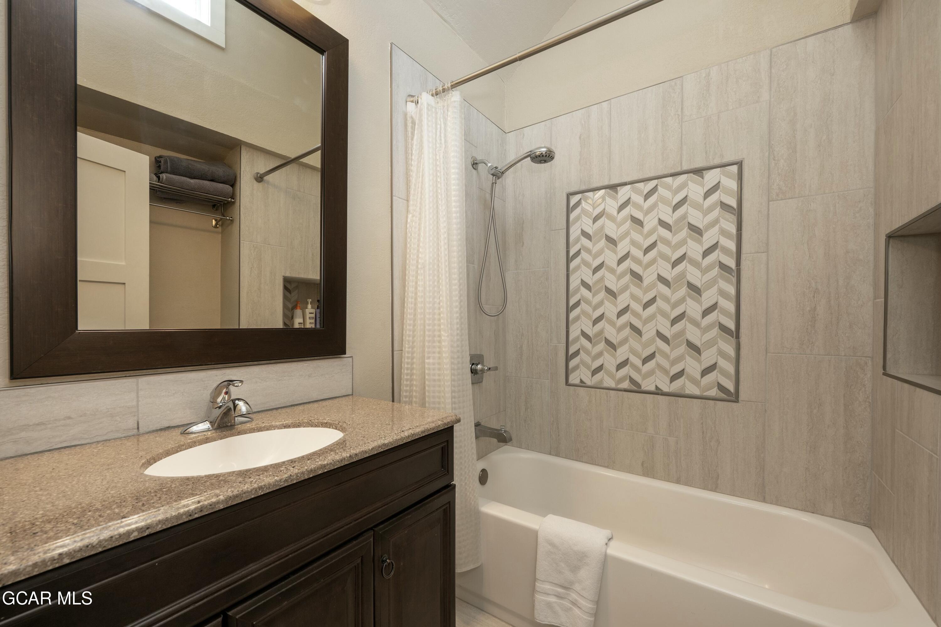300 Sterling Way 8 (Perry)