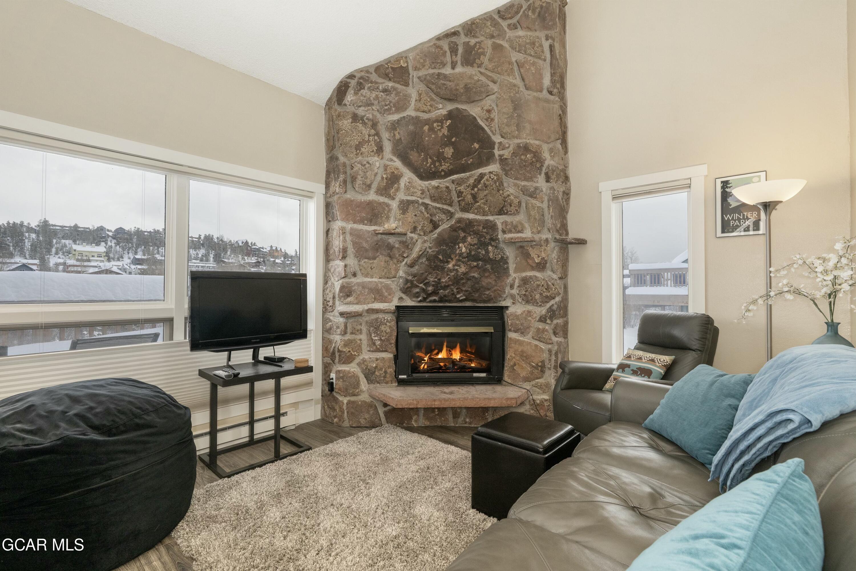 300 Sterling Way 8 (Perry)