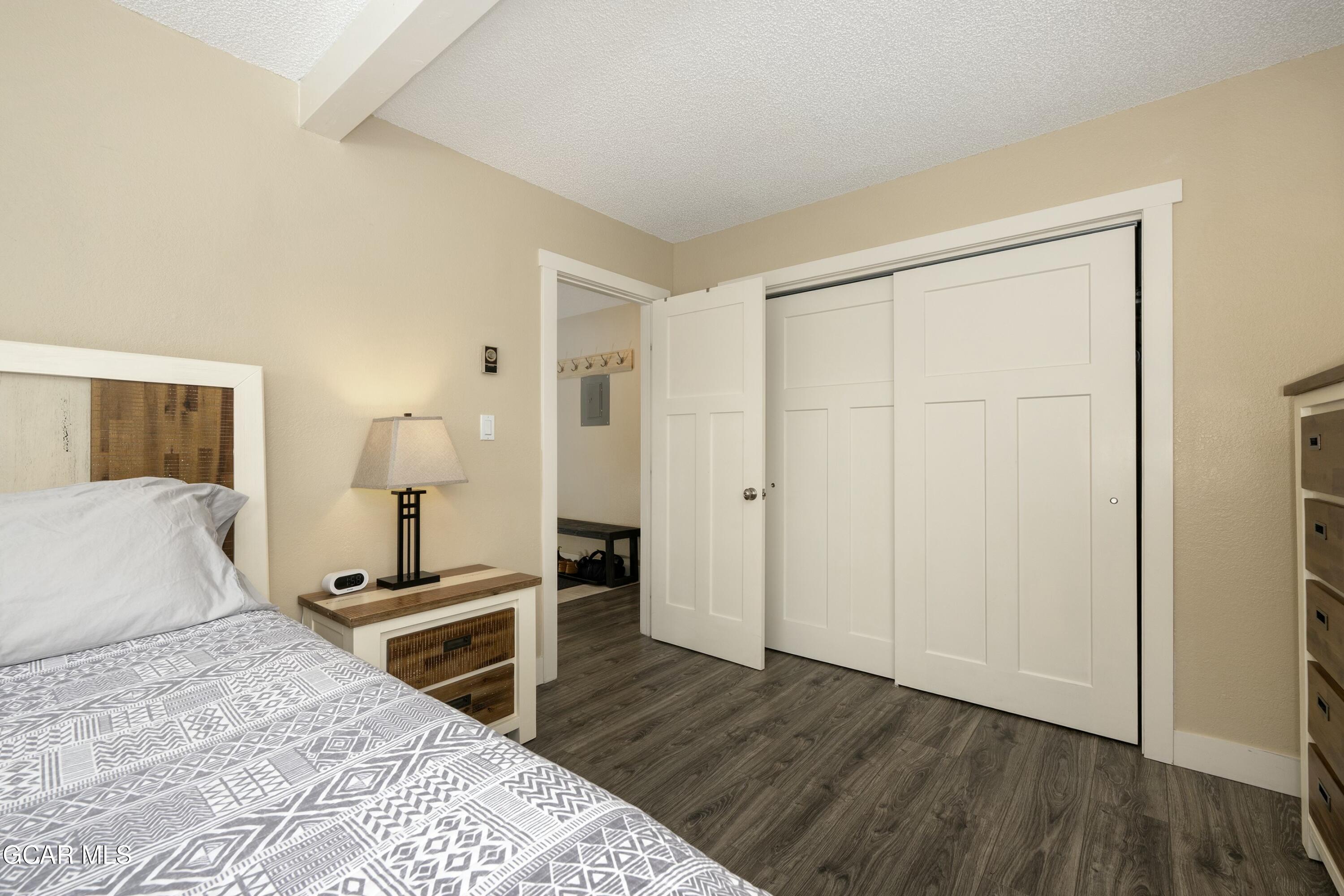 300 Sterling Way 8 (Perry)