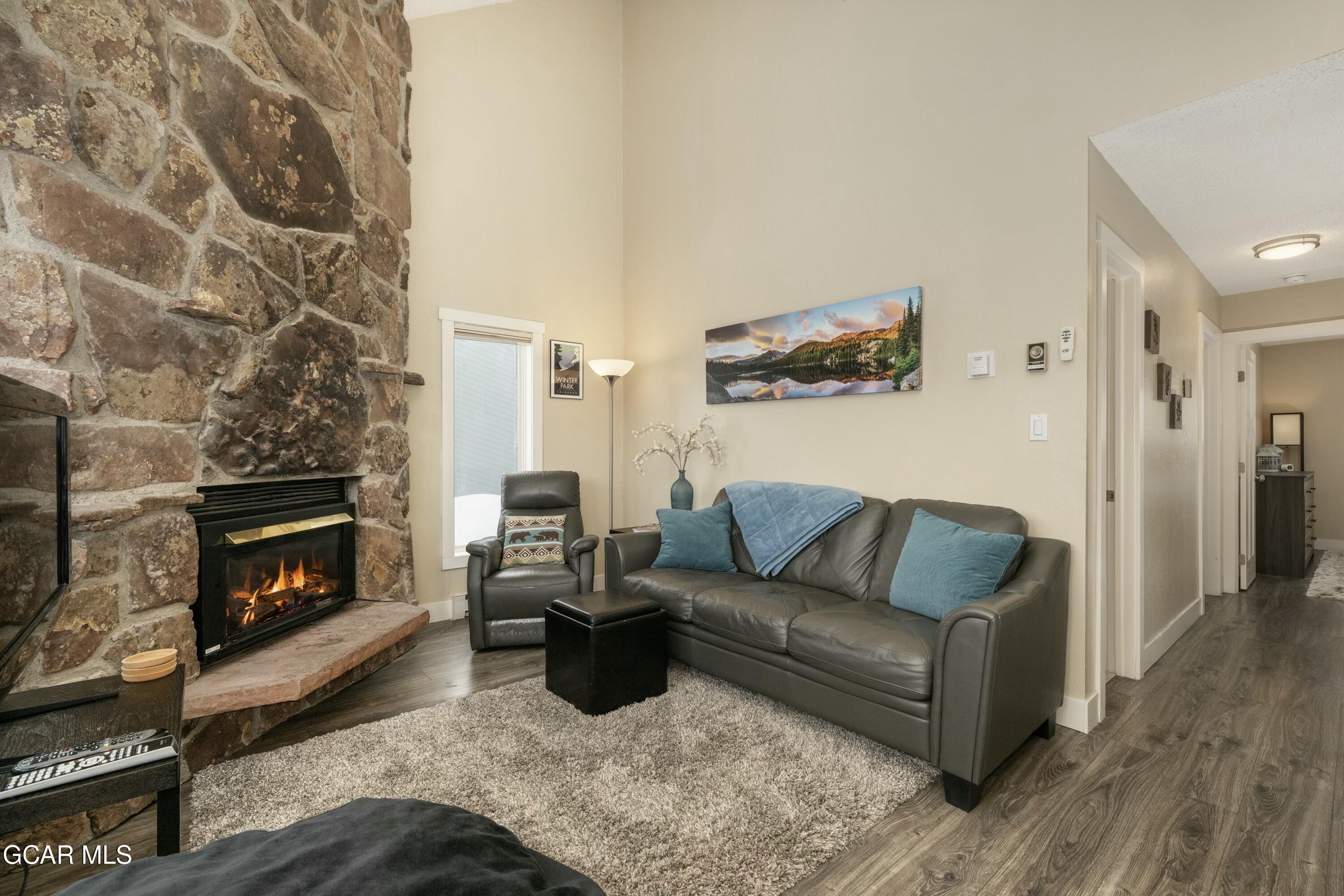 300 Sterling Way 8 (Perry)