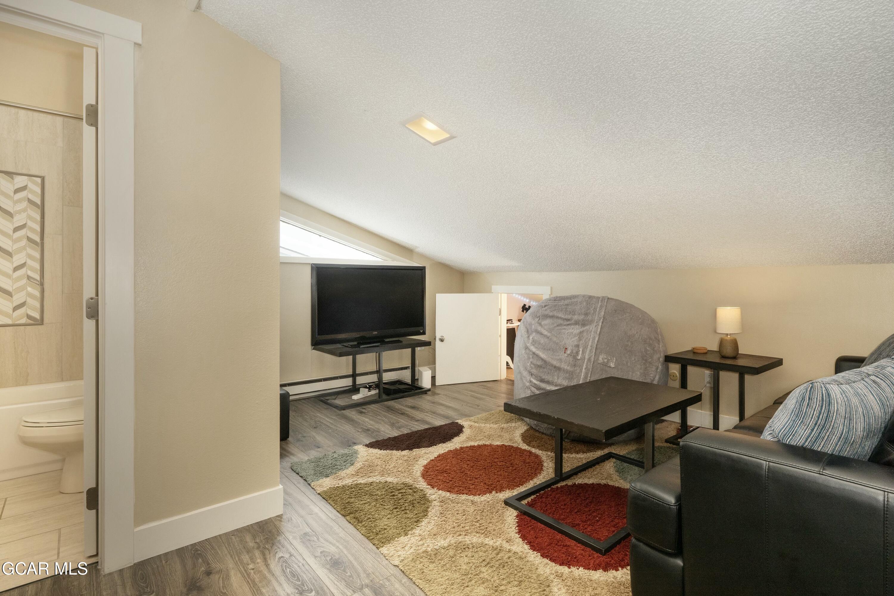 300 Sterling Way 8 (Perry)