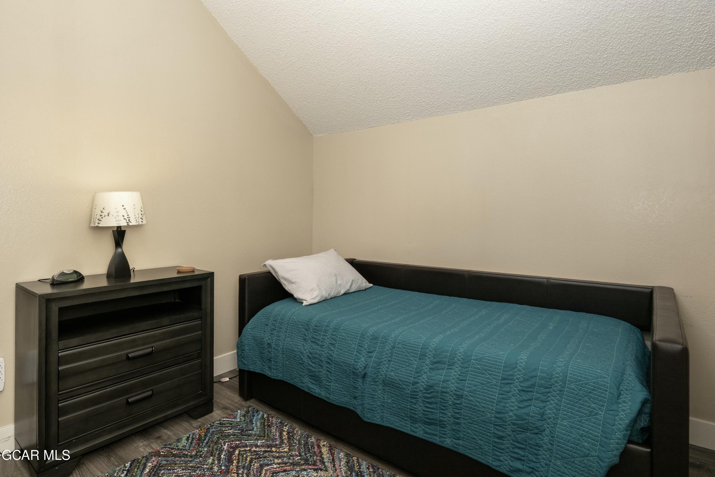 300 Sterling Way 8 (Perry)
