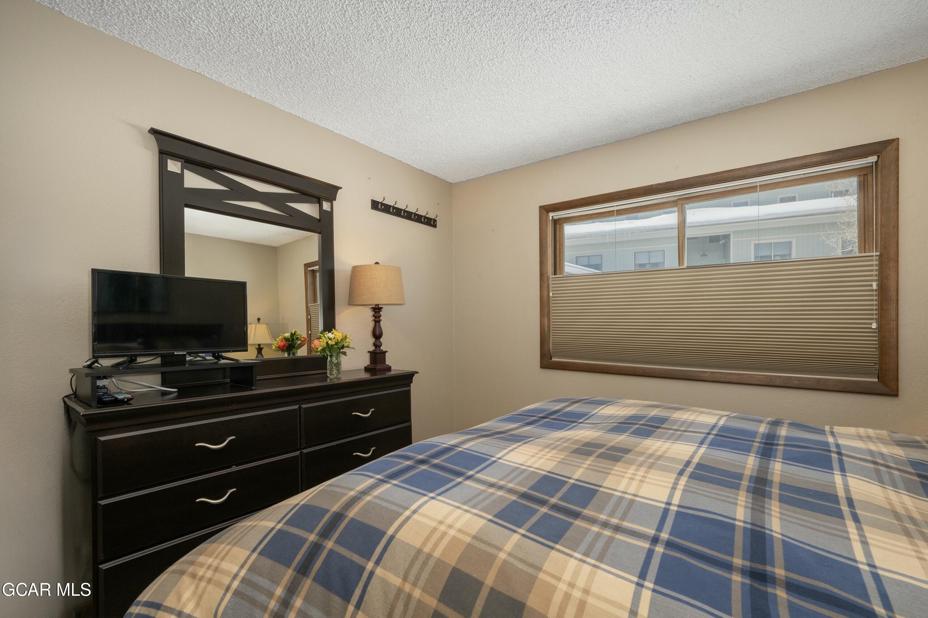 300 STERLING Way #4 Perry