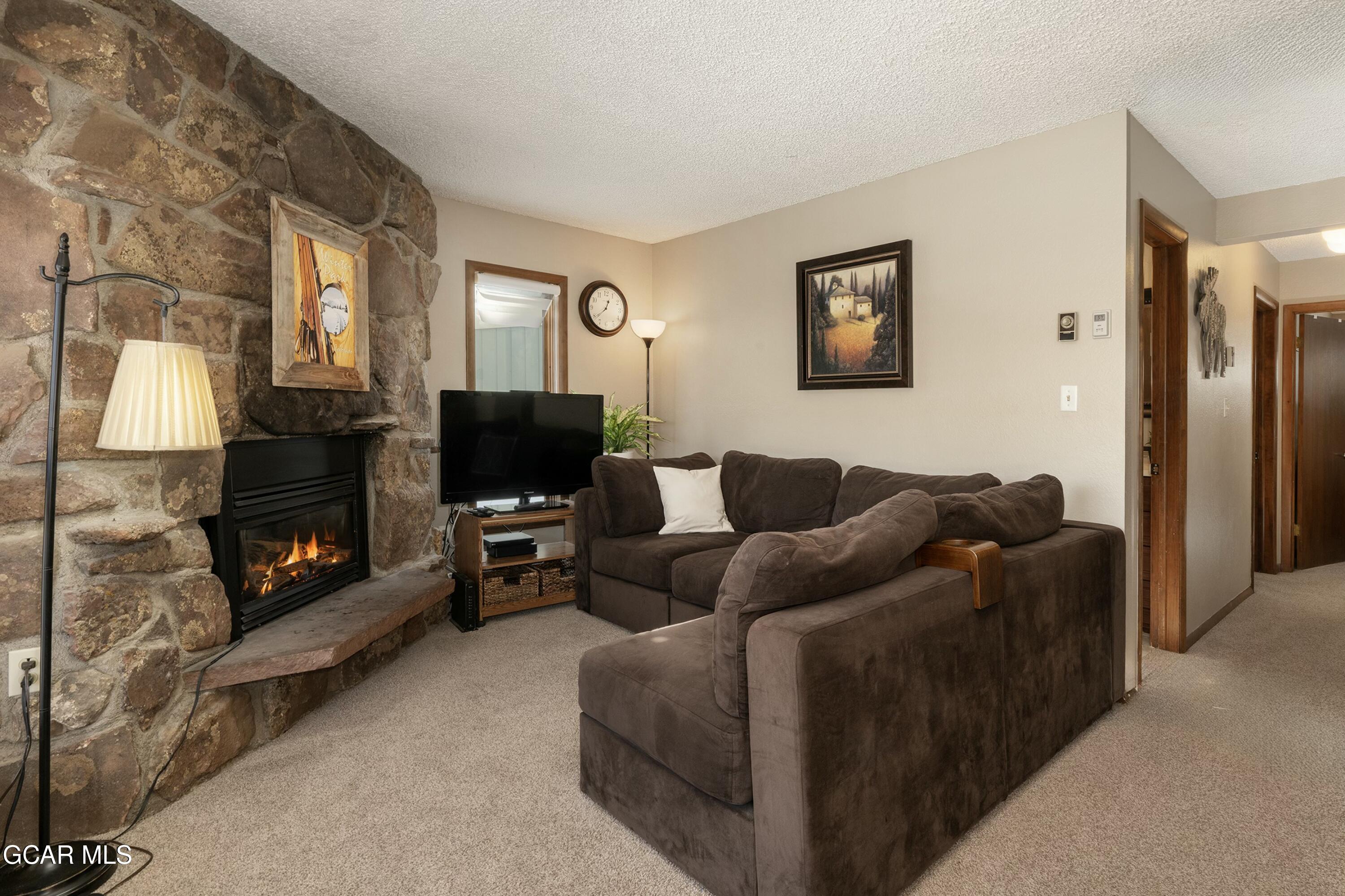 300 Sterling Way 4 (Perry)