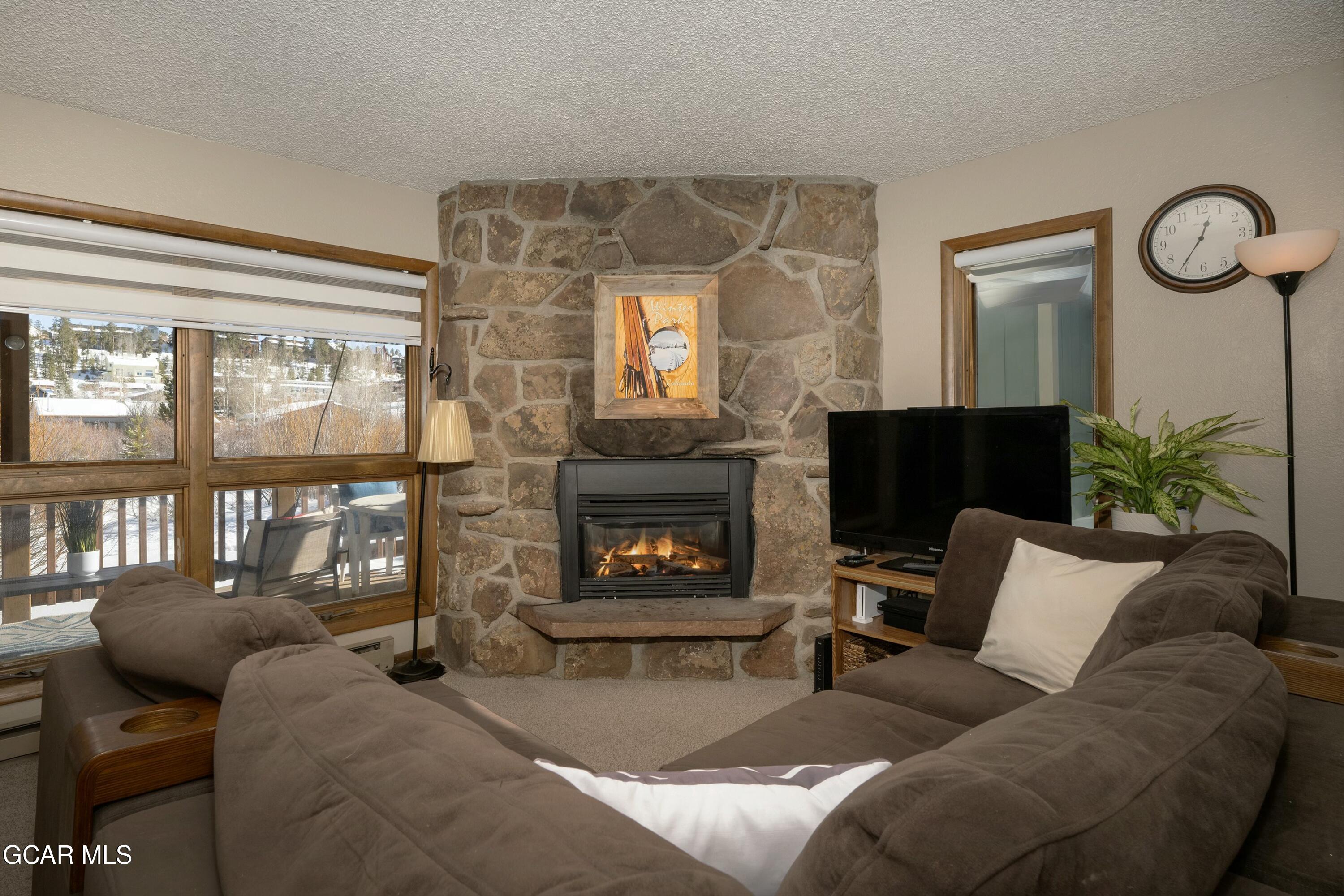 300 Sterling Way 4 (Perry)