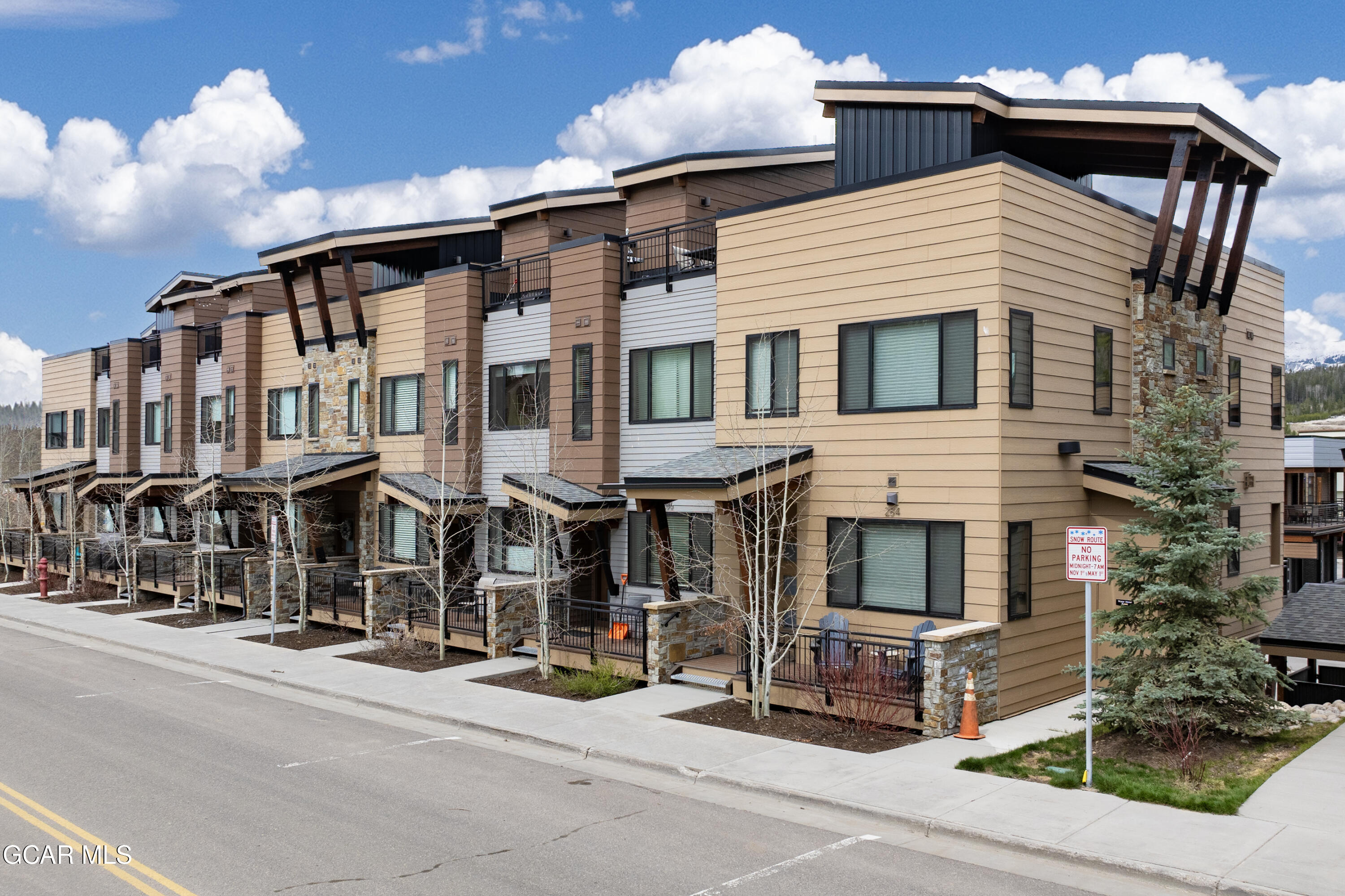 288 Lions Gate Drive