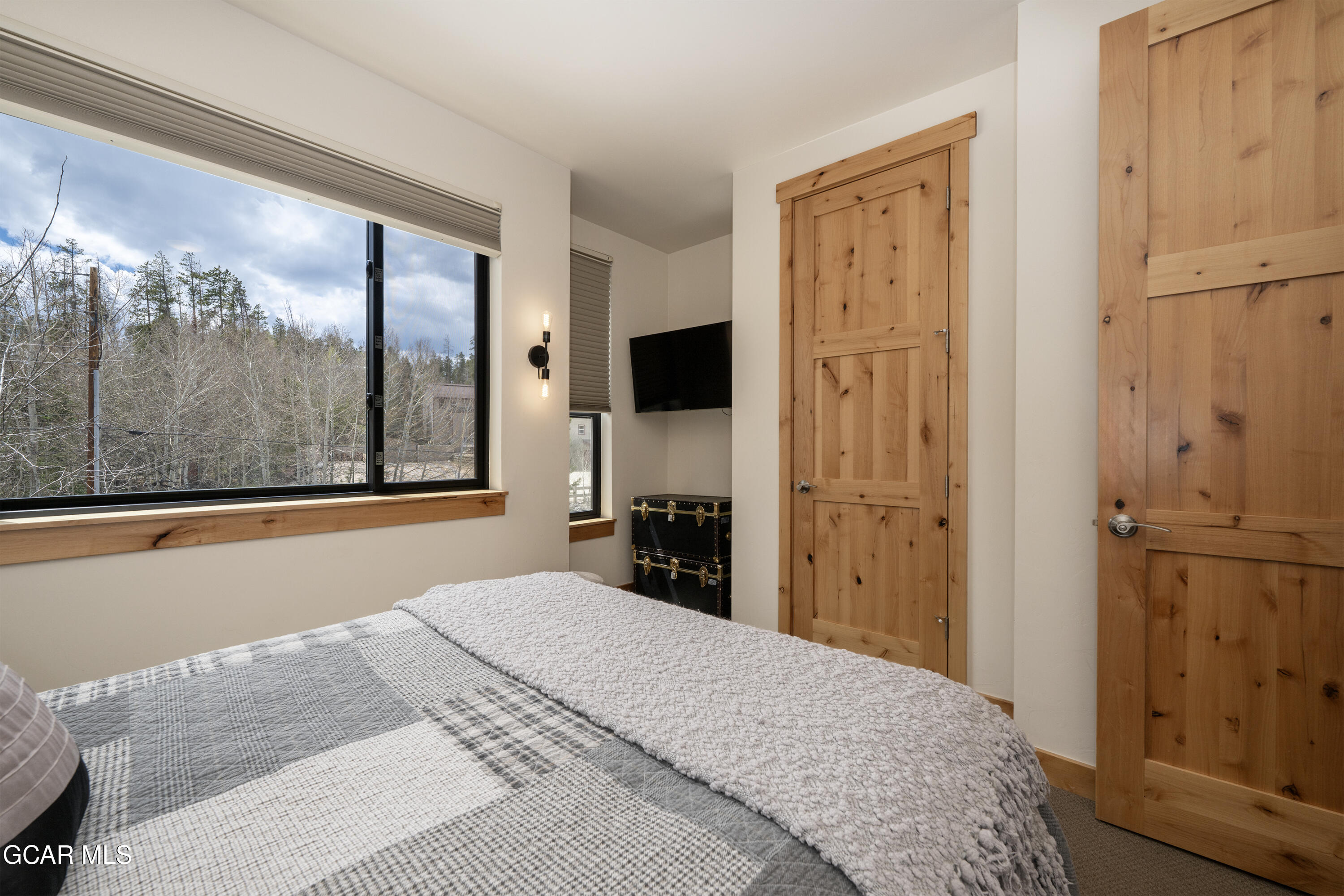 288 Lions Gate Drive