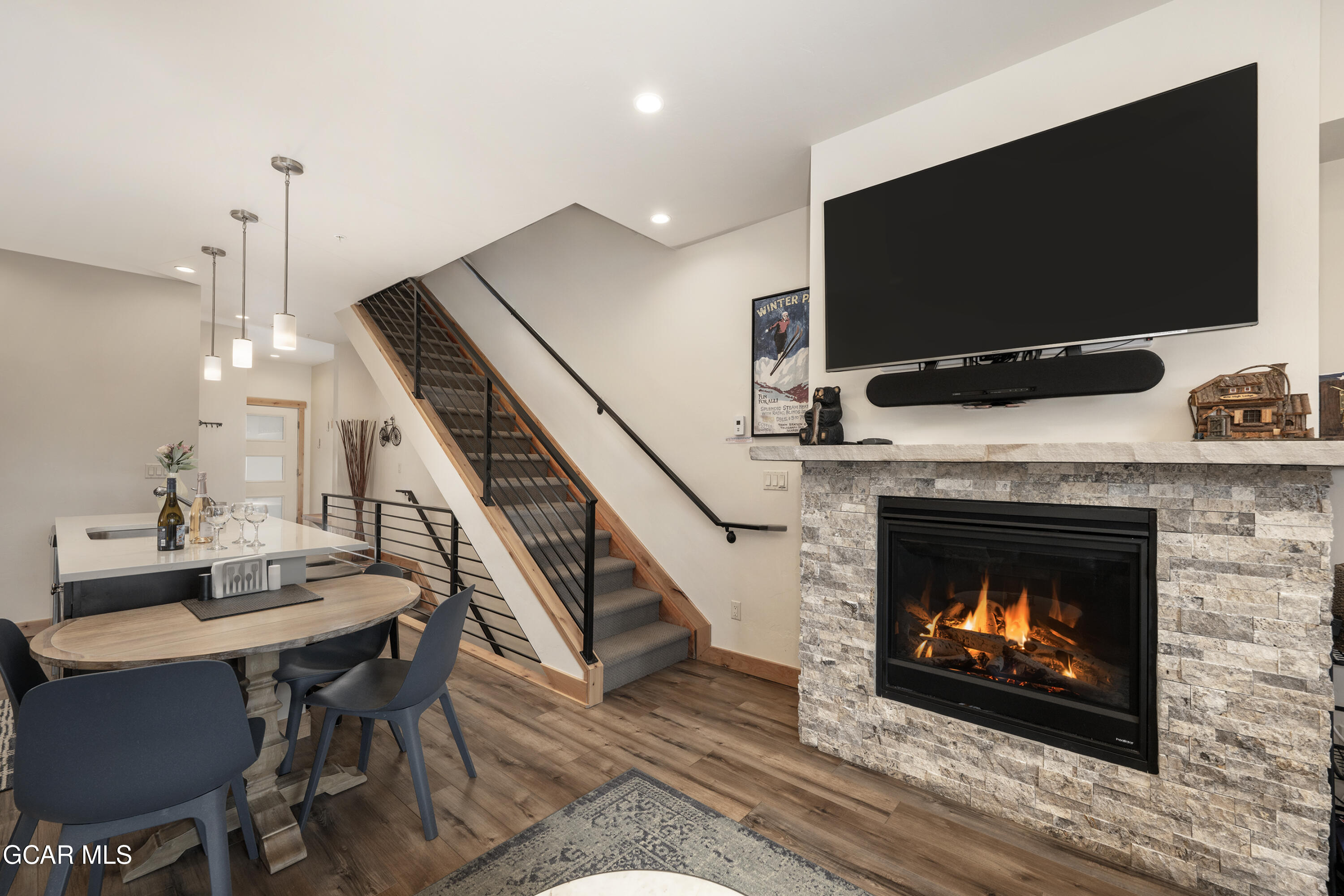 288 Lions Gate Drive