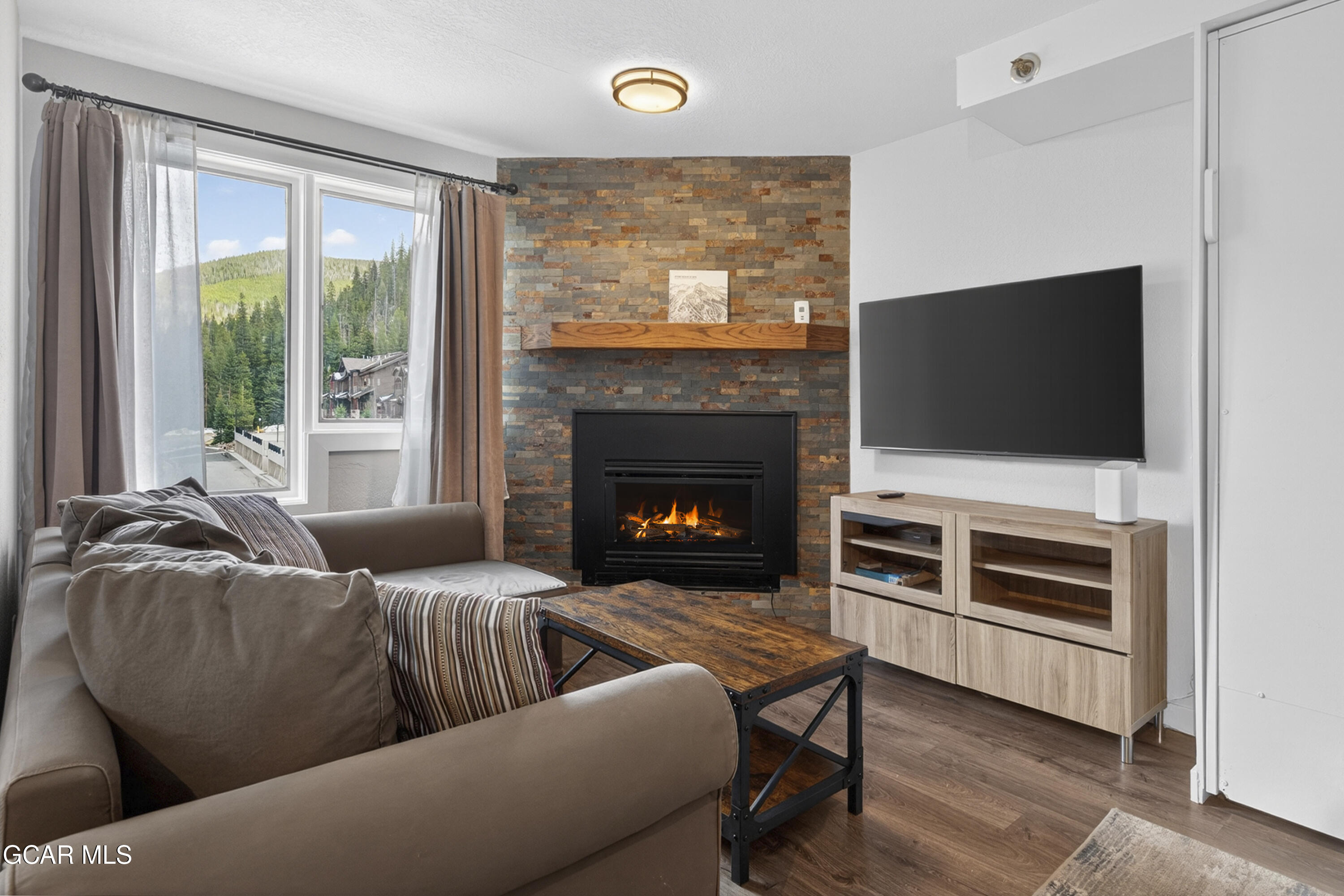 310 Iron Horse Way D4014