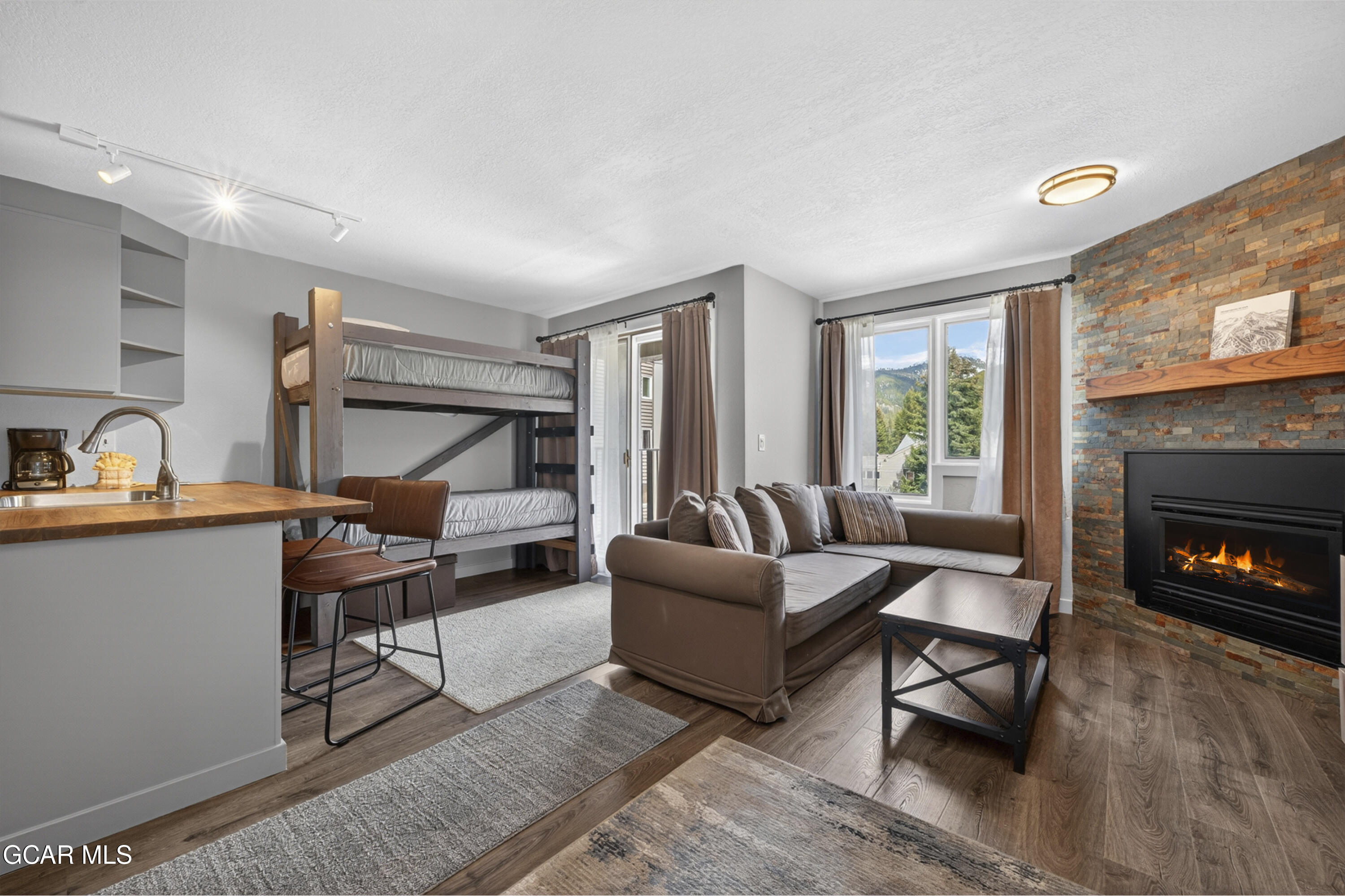 310 Iron Horse Way D4014