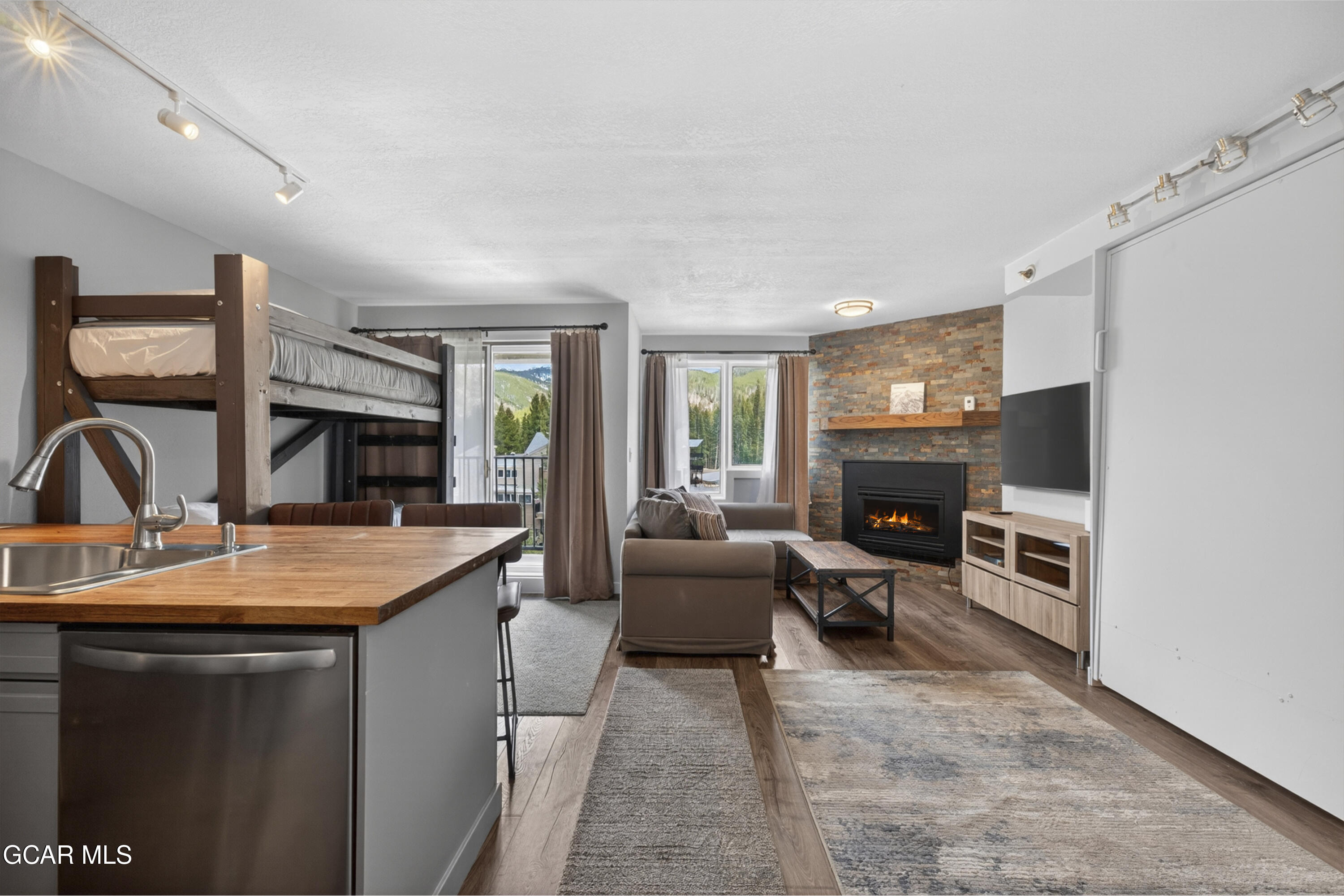 310 Iron Horse Way D4014