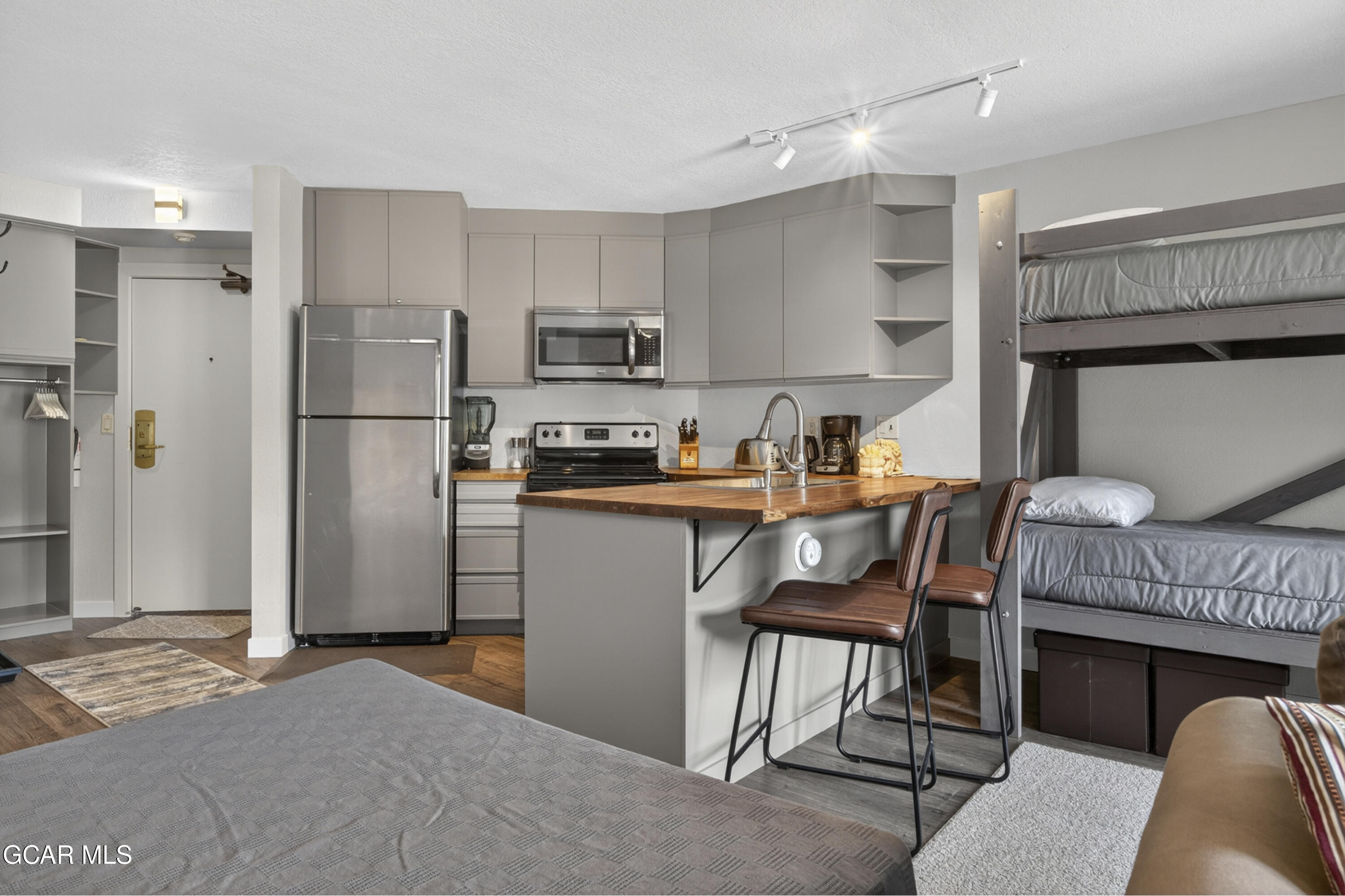 310 Iron Horse Way D4014