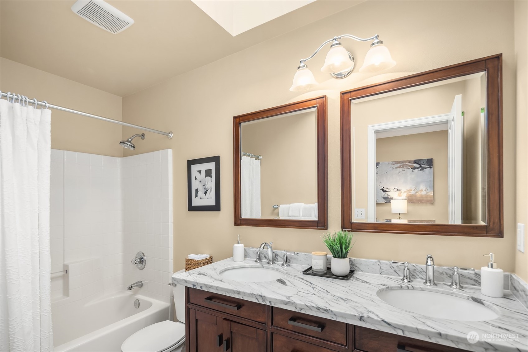210 249 Place NE