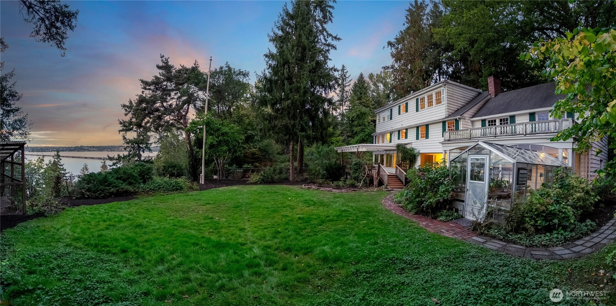 2425 Evergreen Point Road