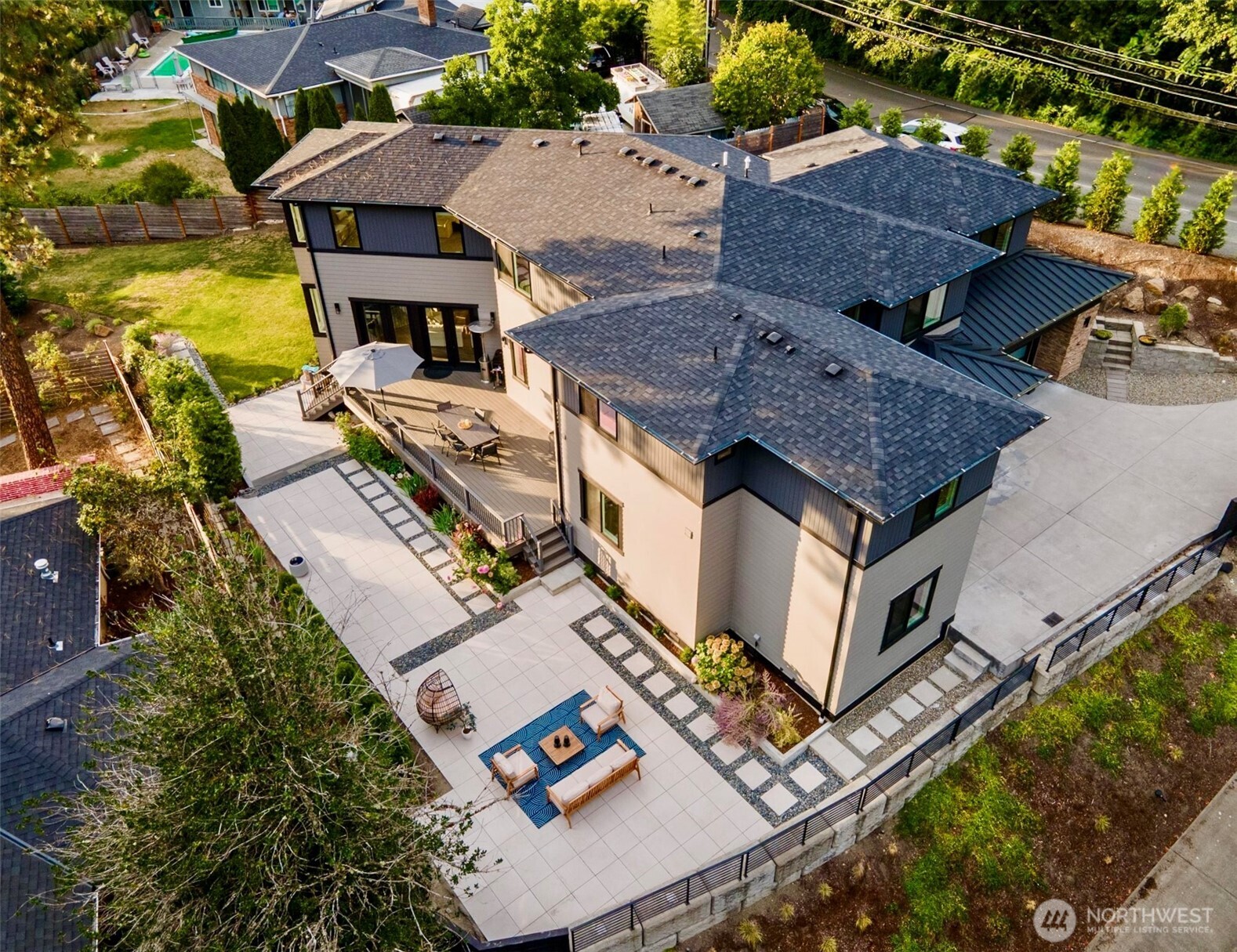 5037 W Mercer Way