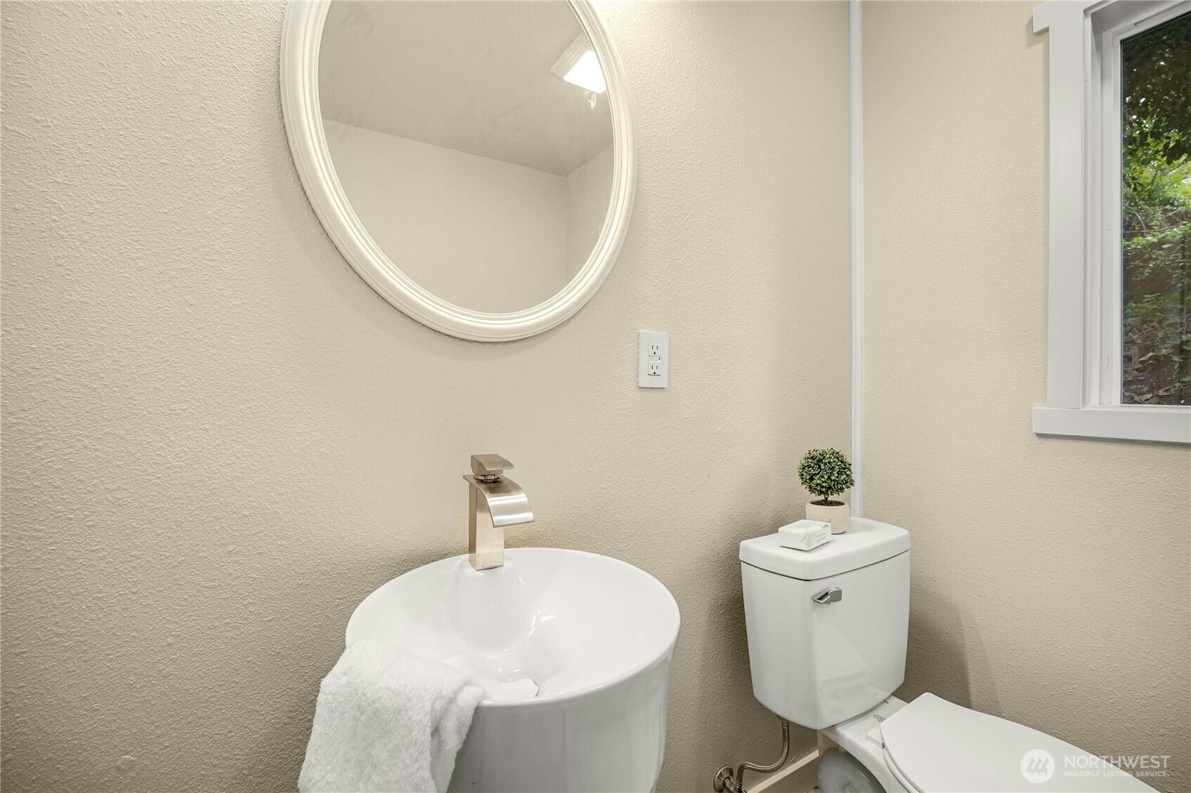 9919 Arrowsmith Avenue S