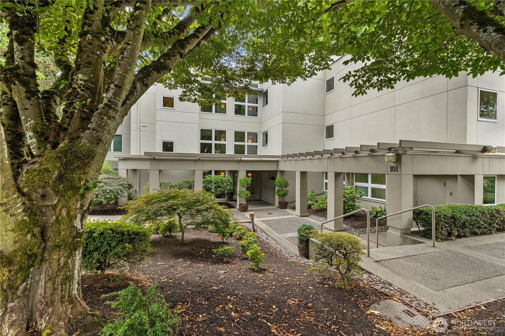 101 99th Avenue NE Unit: 301