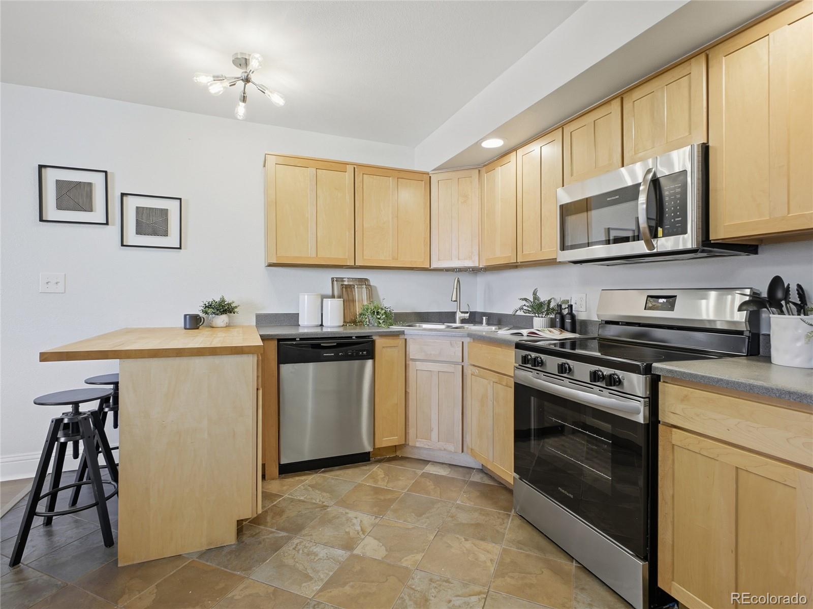 601 W 11th Avenue Unit: 604