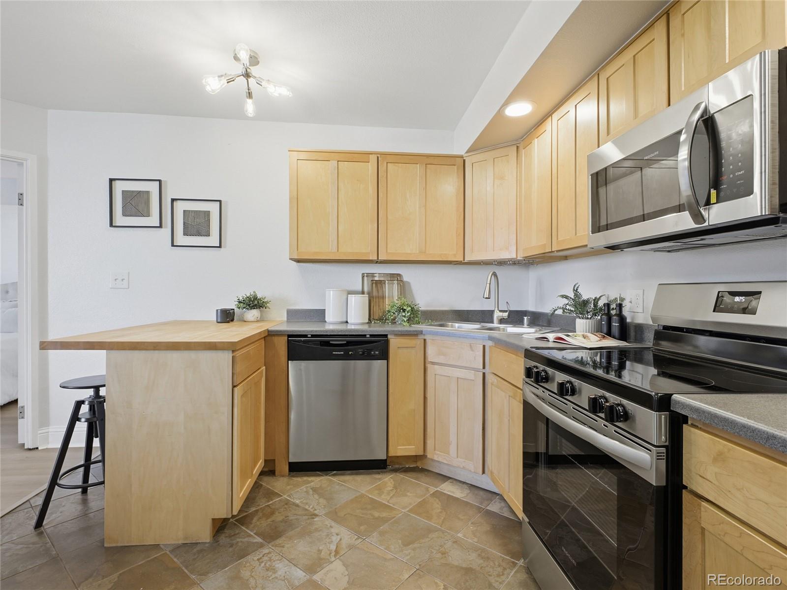 601 W 11th Avenue Unit: 604