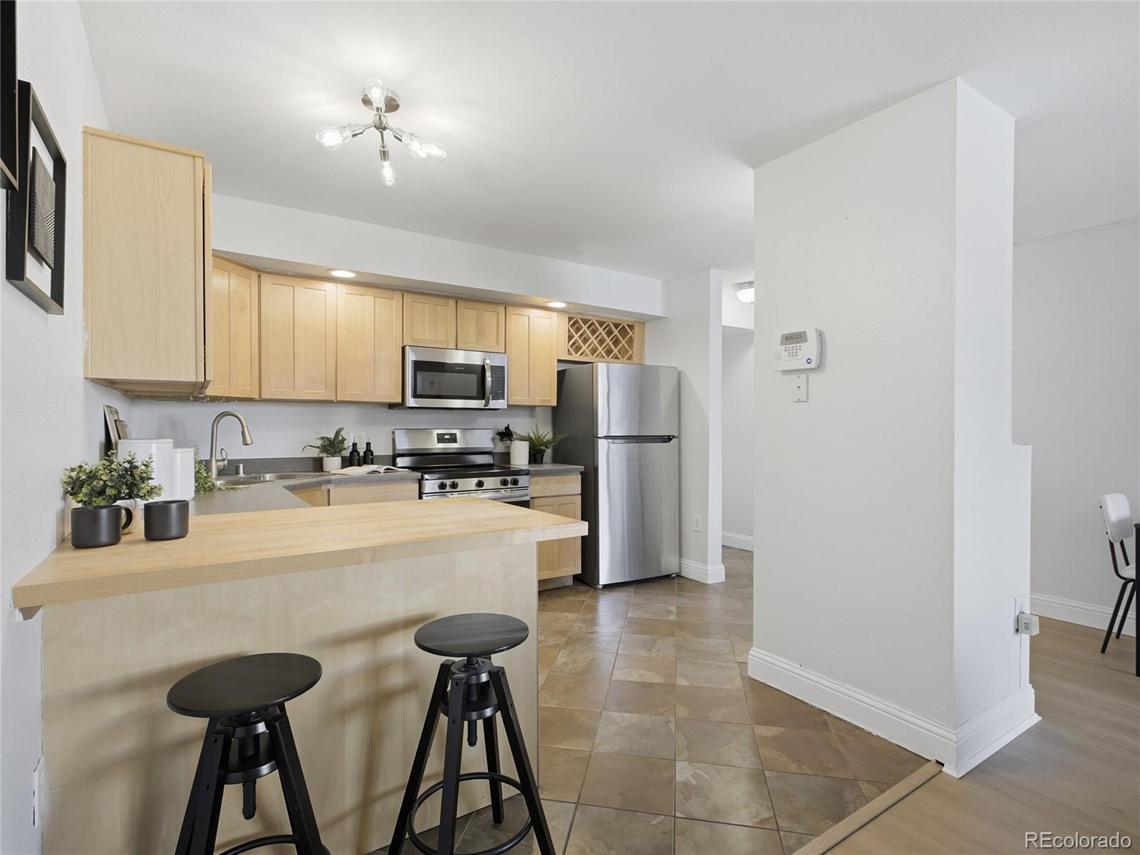 601 W 11th Avenue Unit: 604