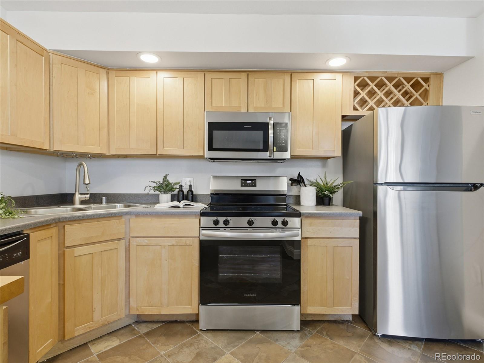 601 W 11th Avenue Unit: 604