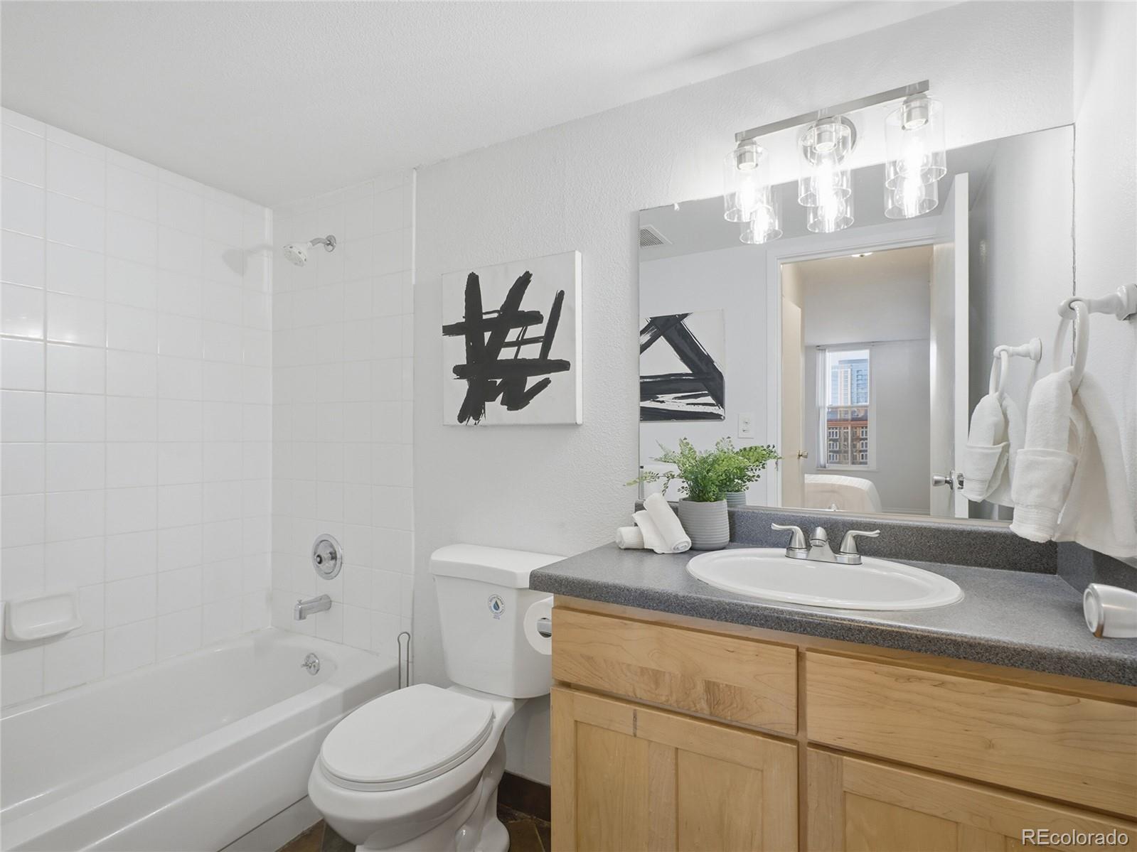 601 W 11th Avenue Unit: 604