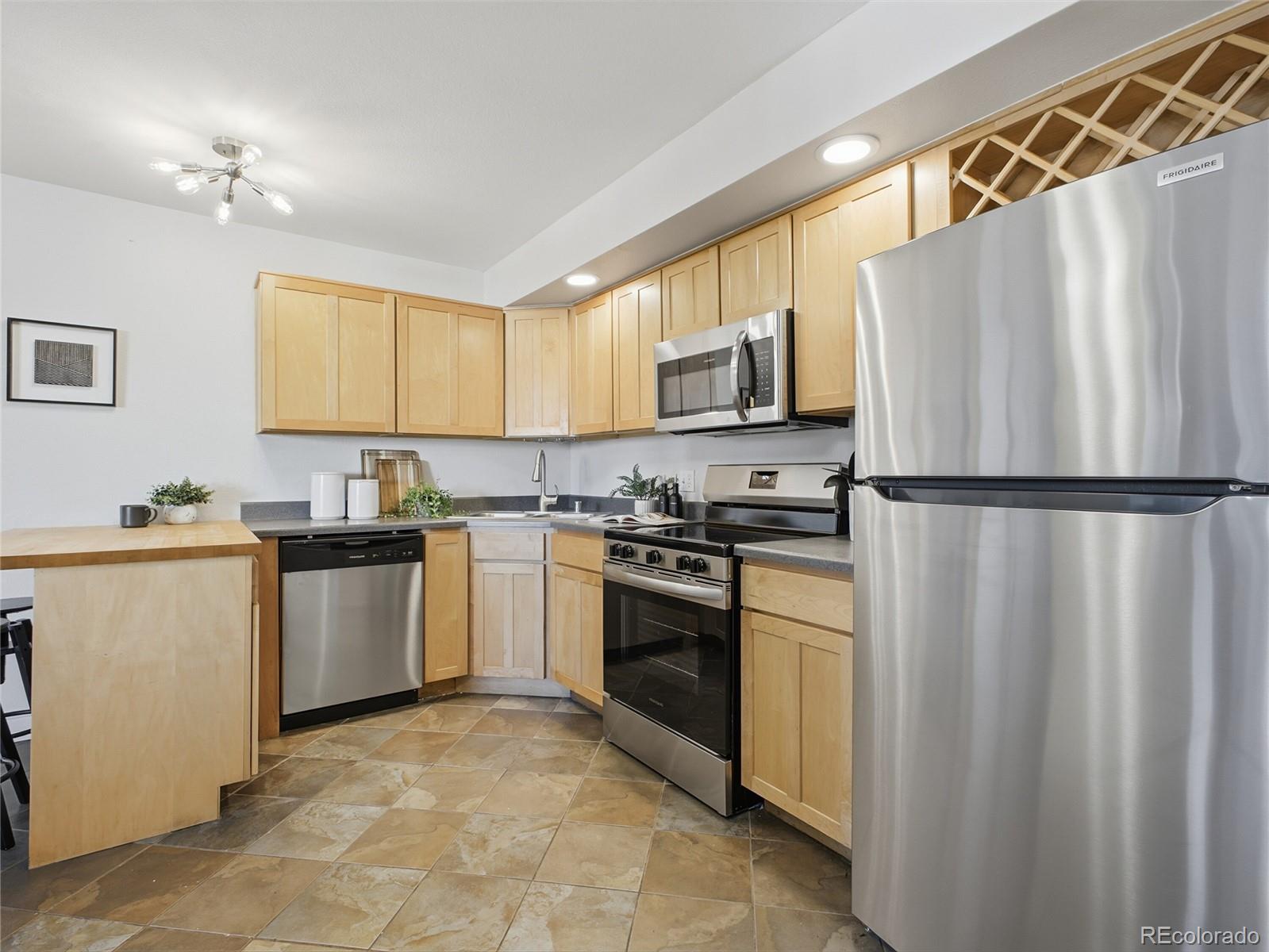 601 W 11th Avenue Unit: 604