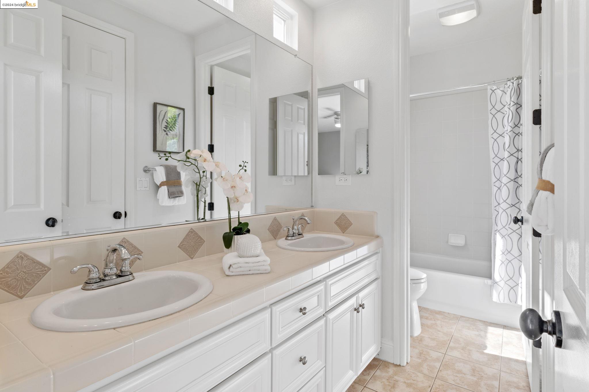 1062 Laguna Creek Ln