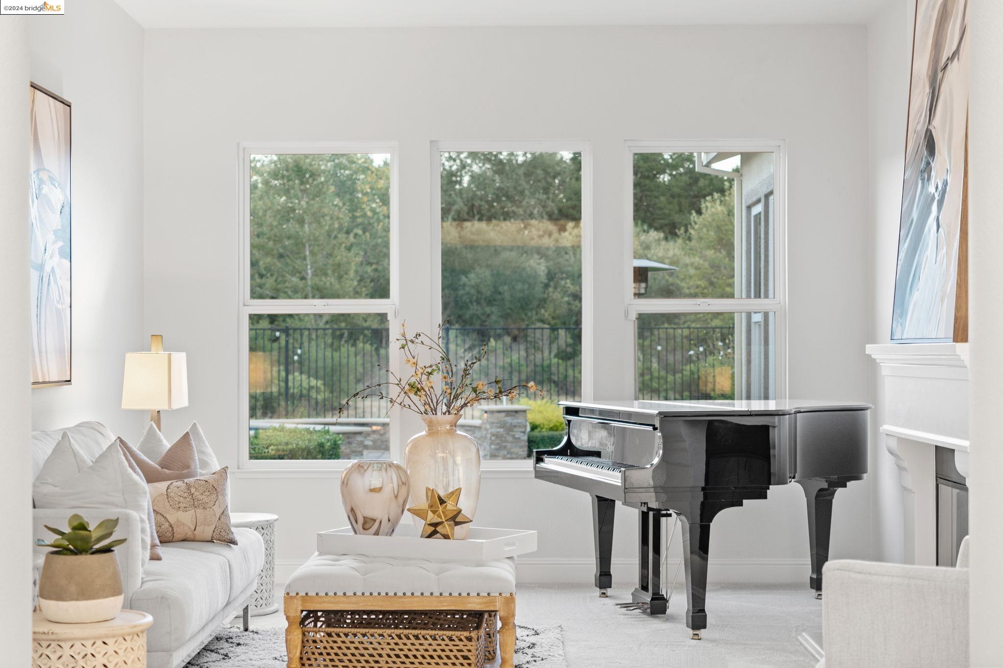 1062 Laguna Creek Ln