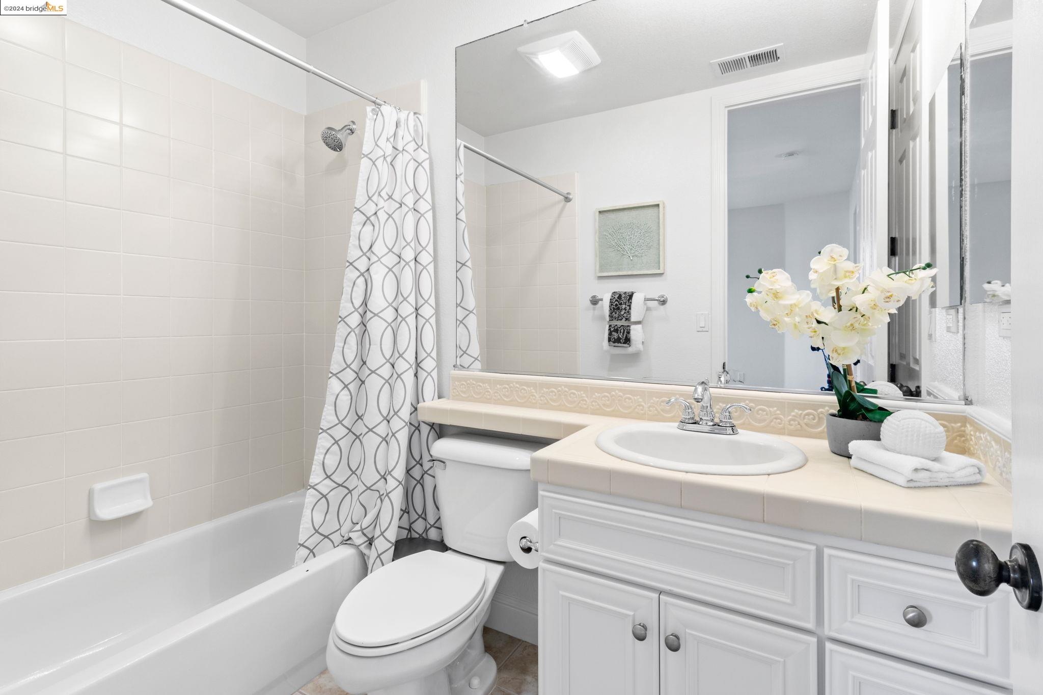 1062 Laguna Creek Ln