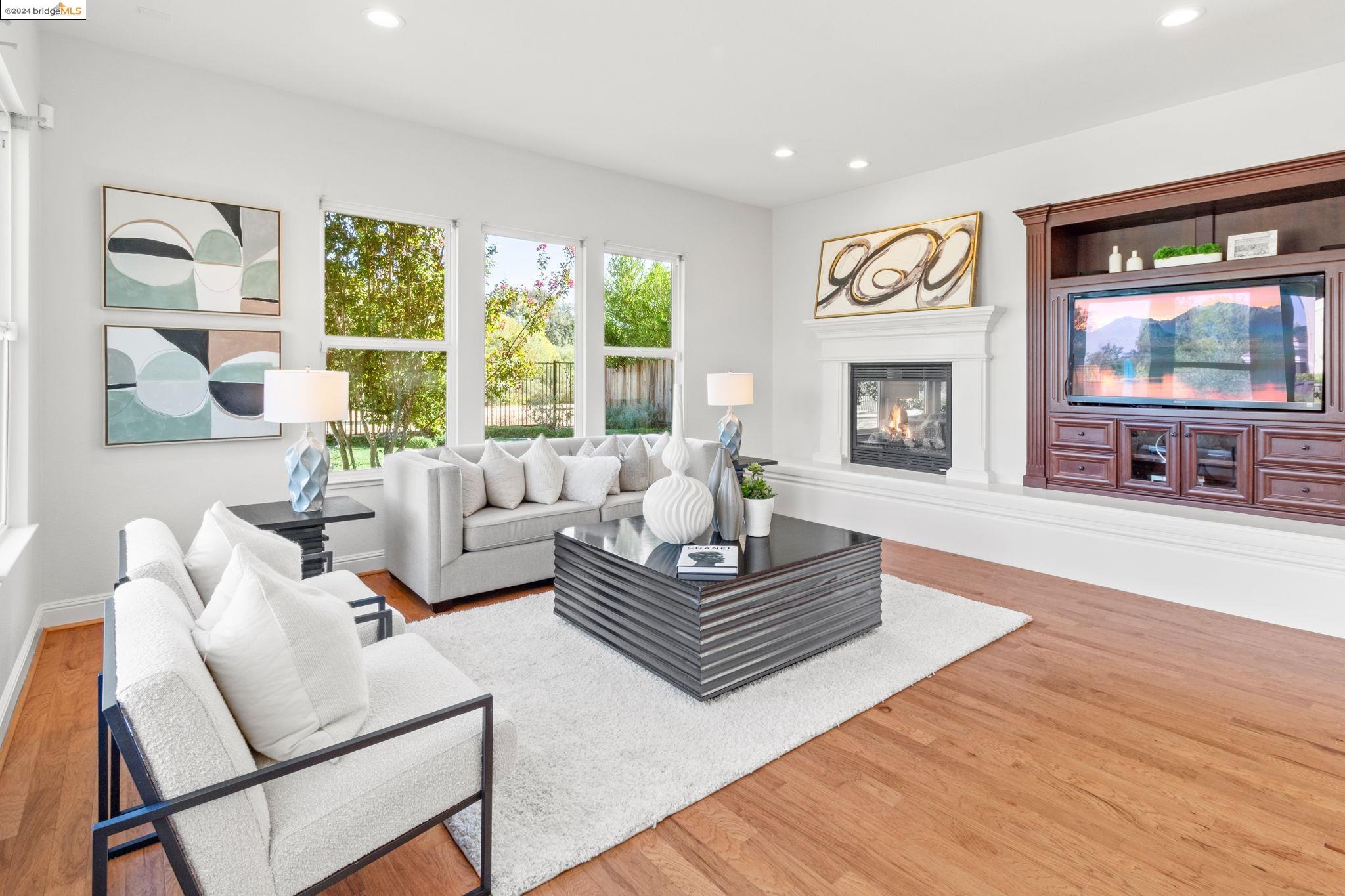 1062 Laguna Creek Ln