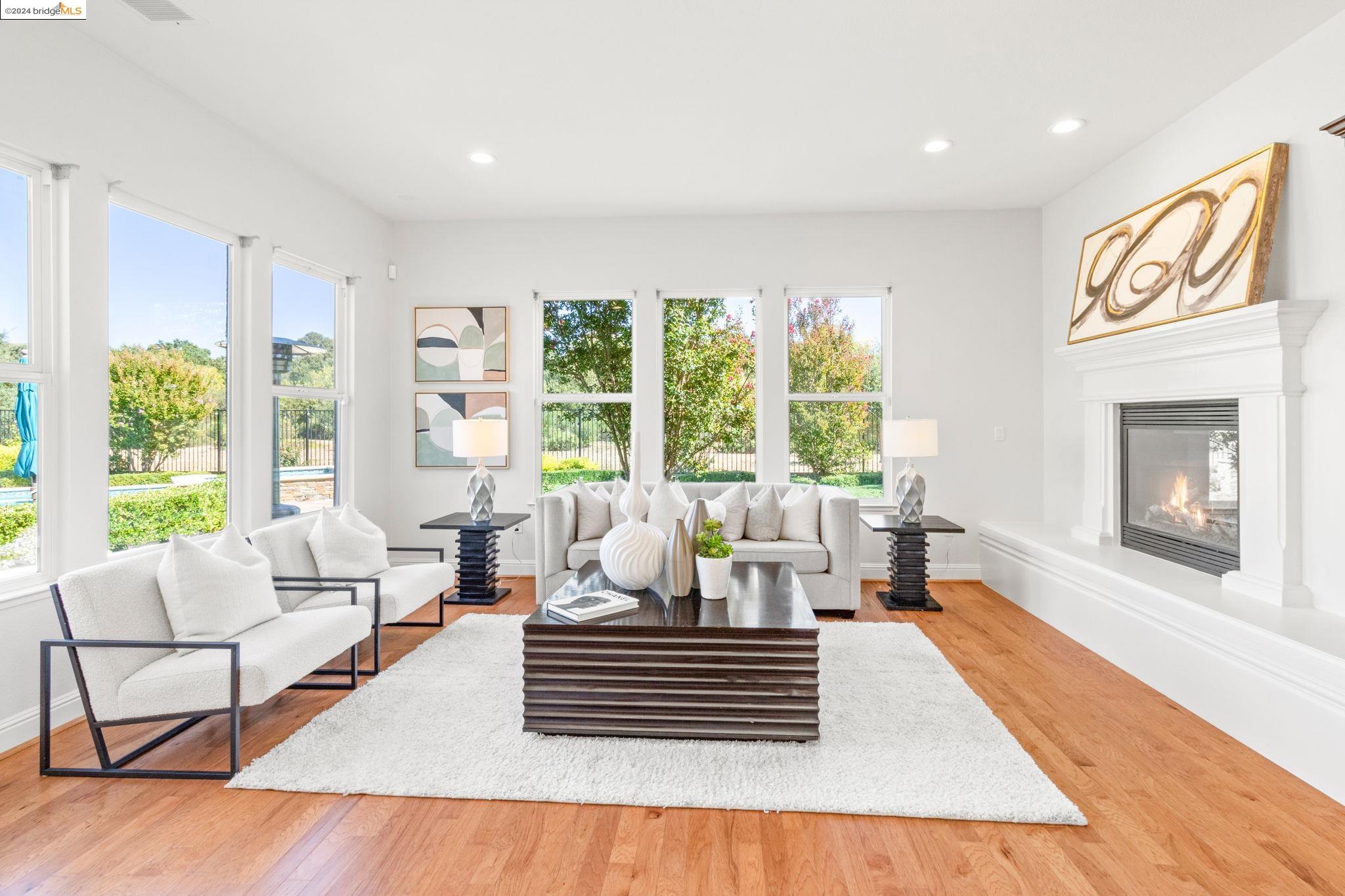 1062 Laguna Creek Ln