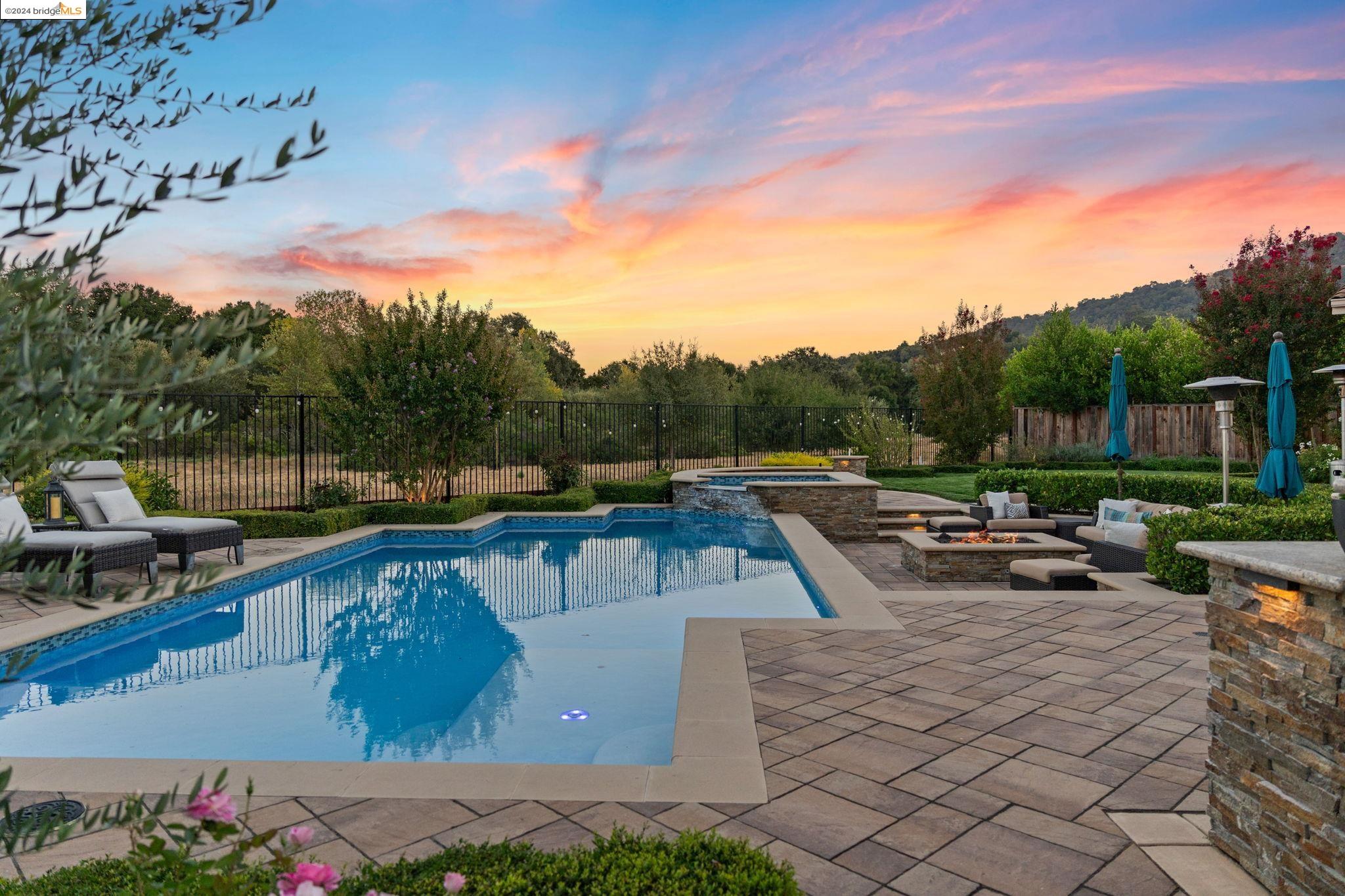 1062 Laguna Creek Ln