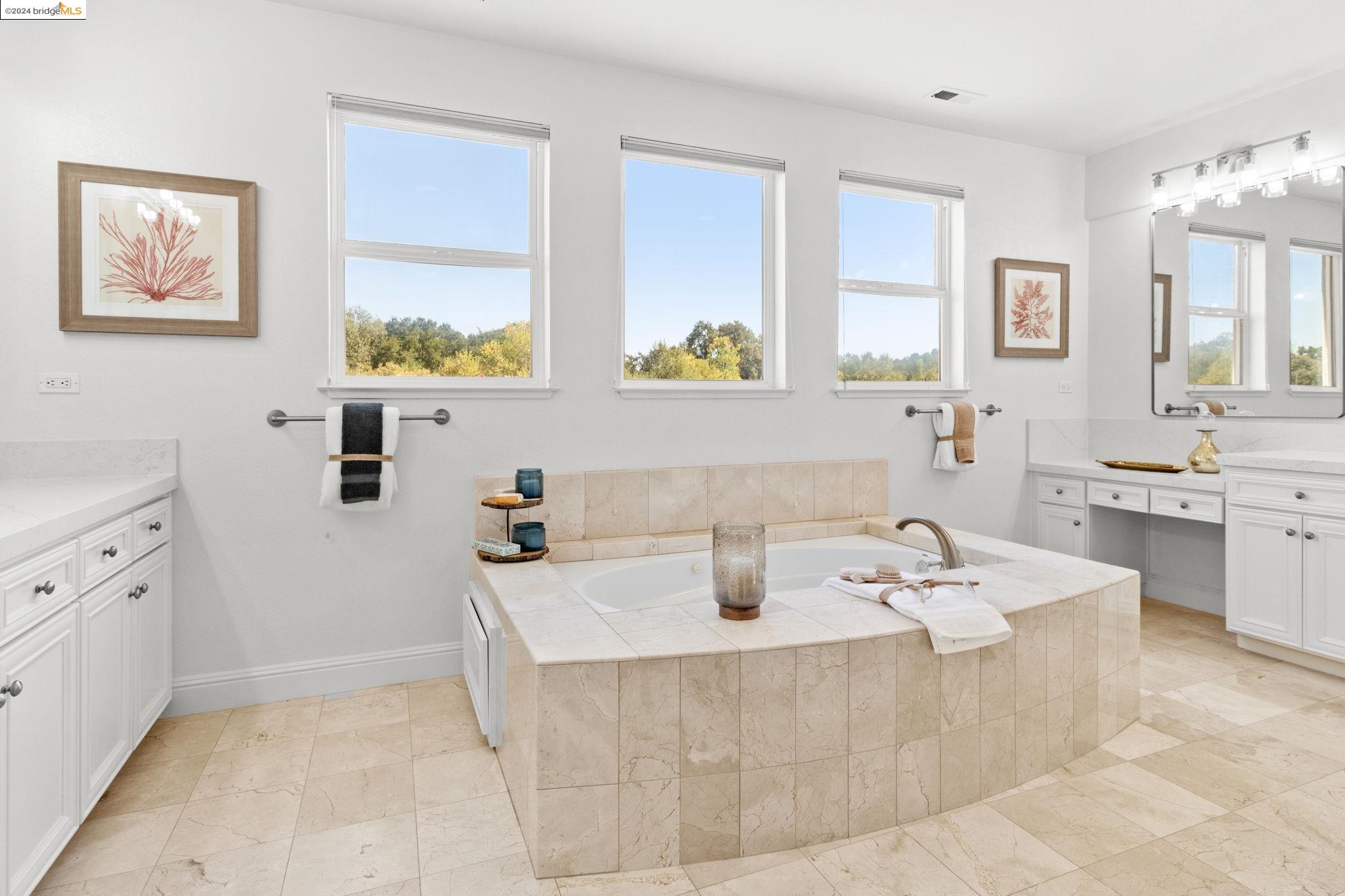 1062 Laguna Creek Ln