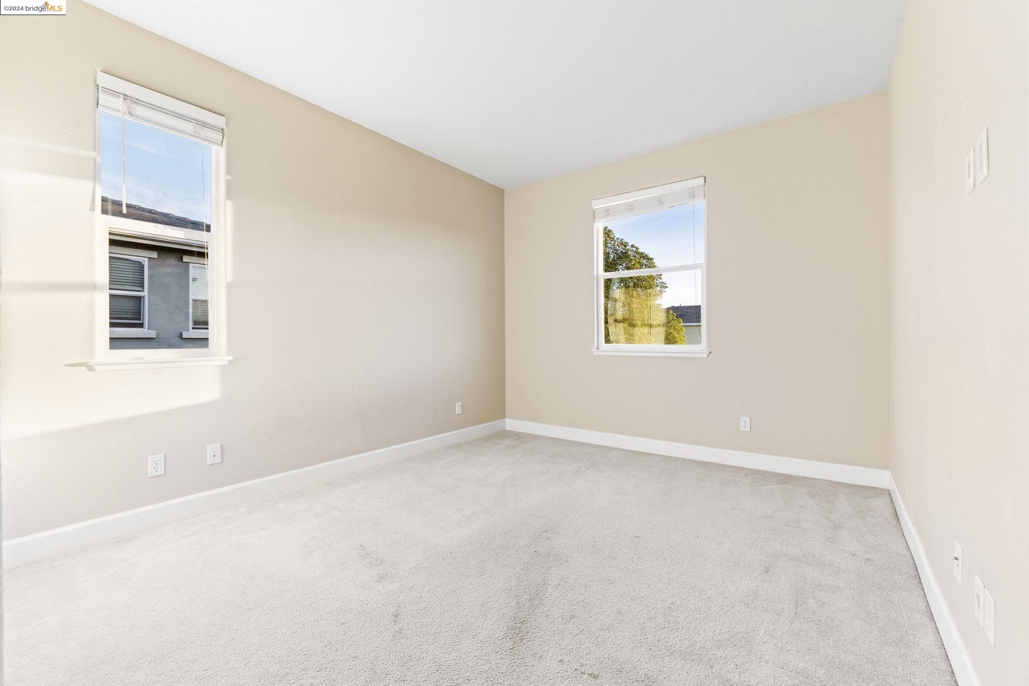 12 Minaret Rd