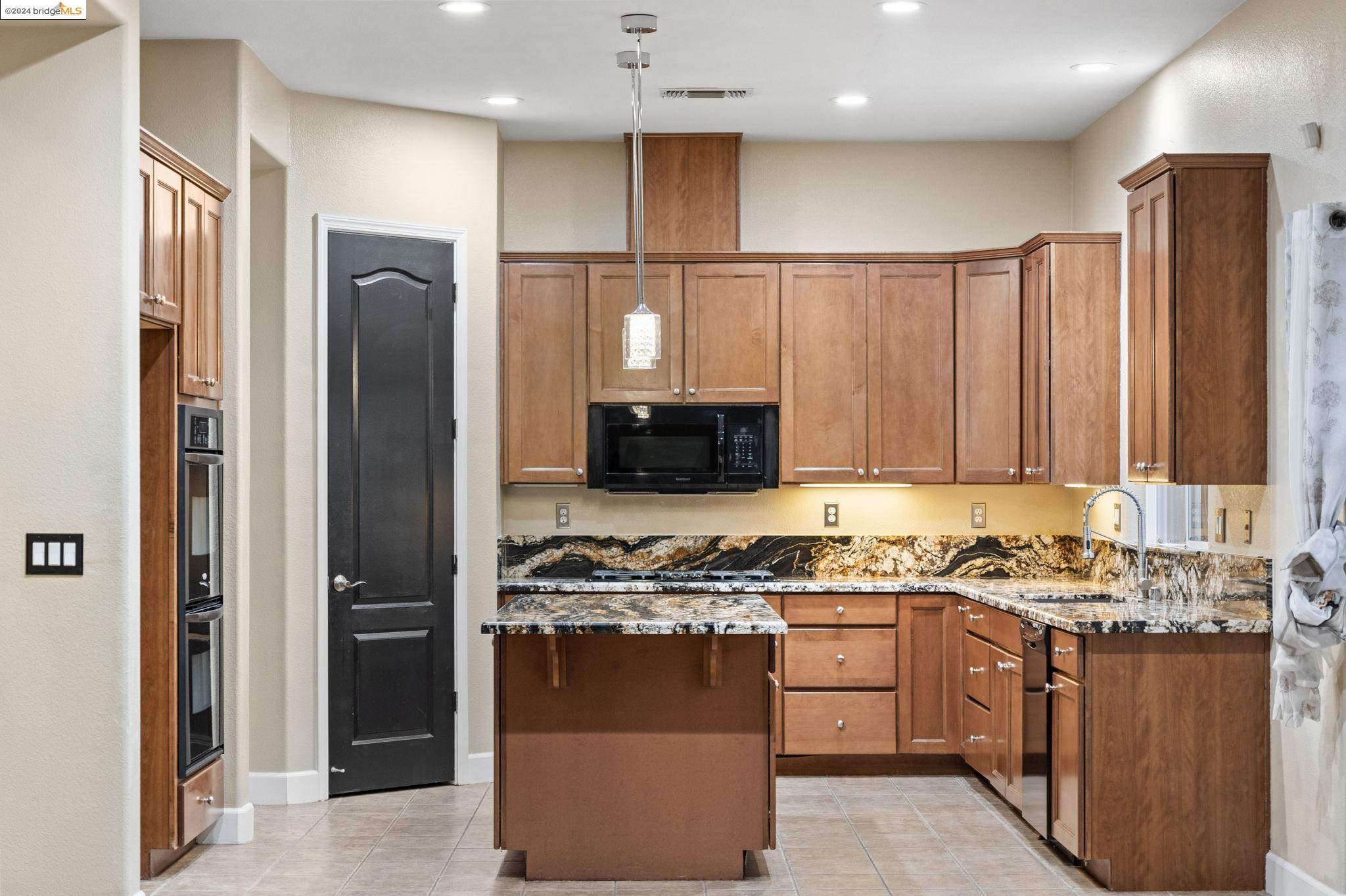 12 Minaret Rd