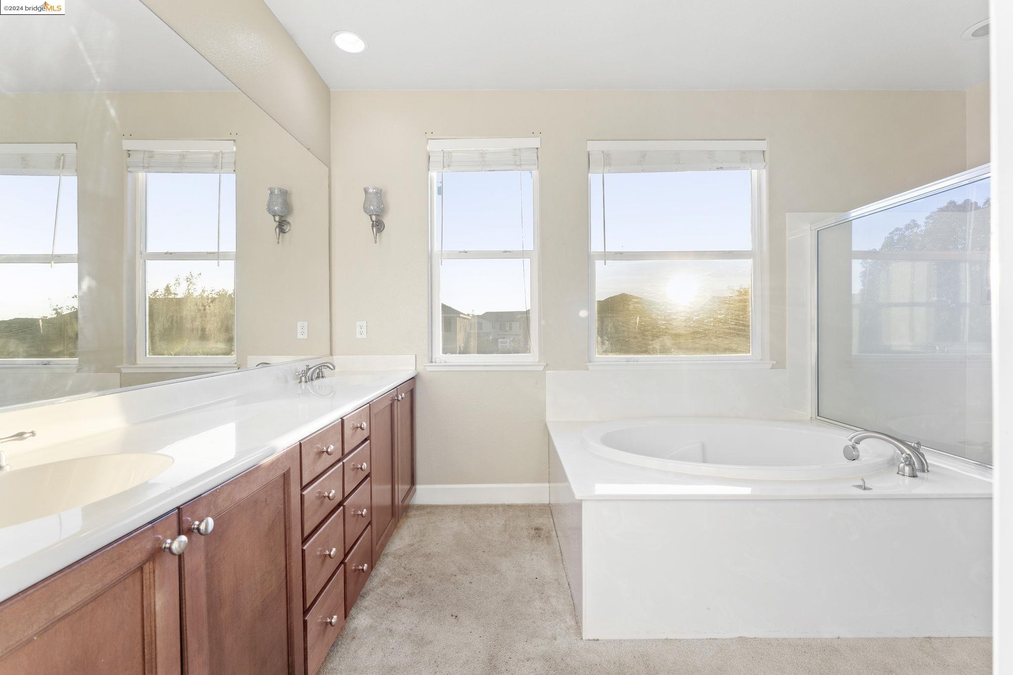 12 Minaret Rd