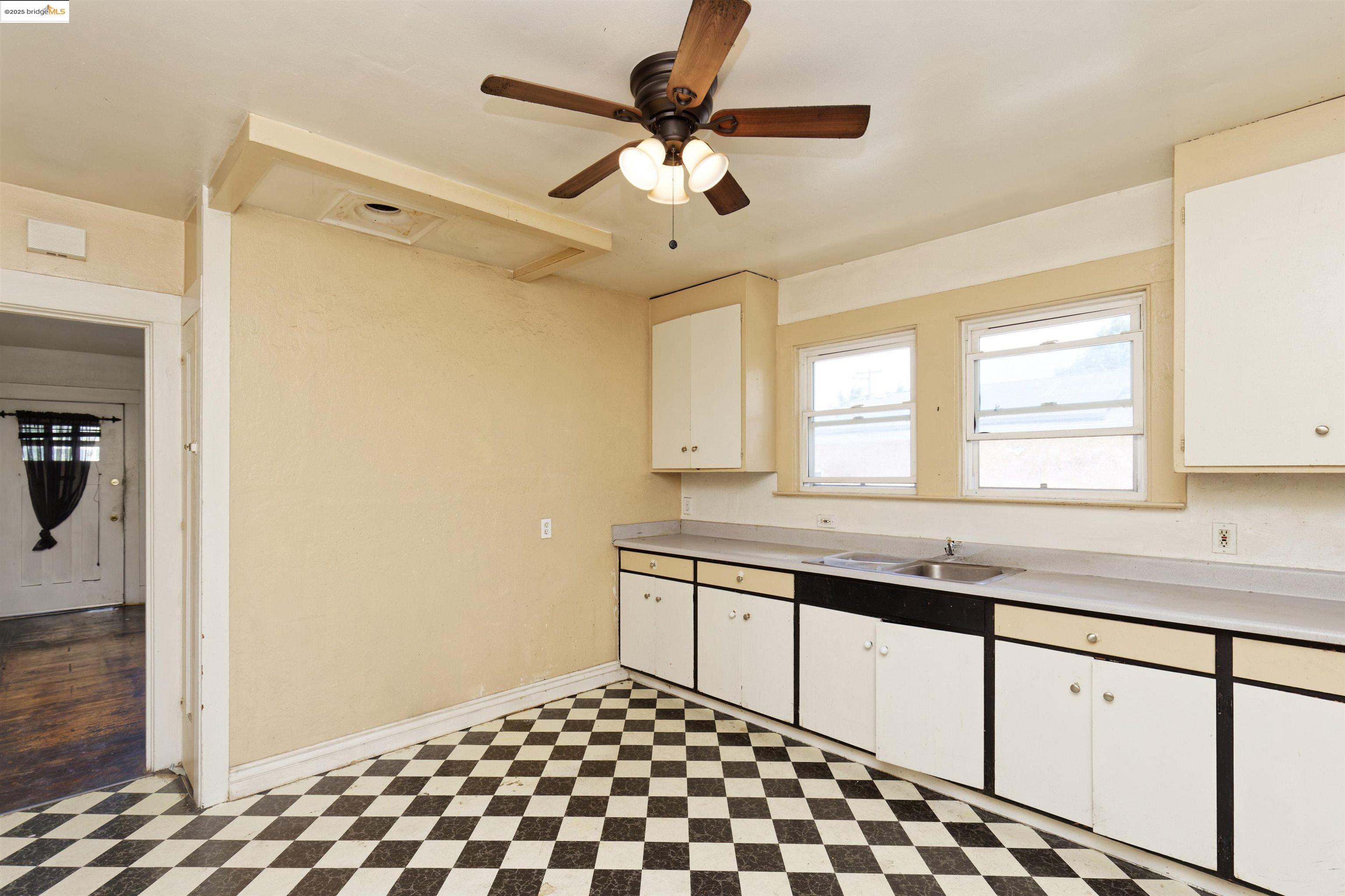 1116 Elmhurst Ave