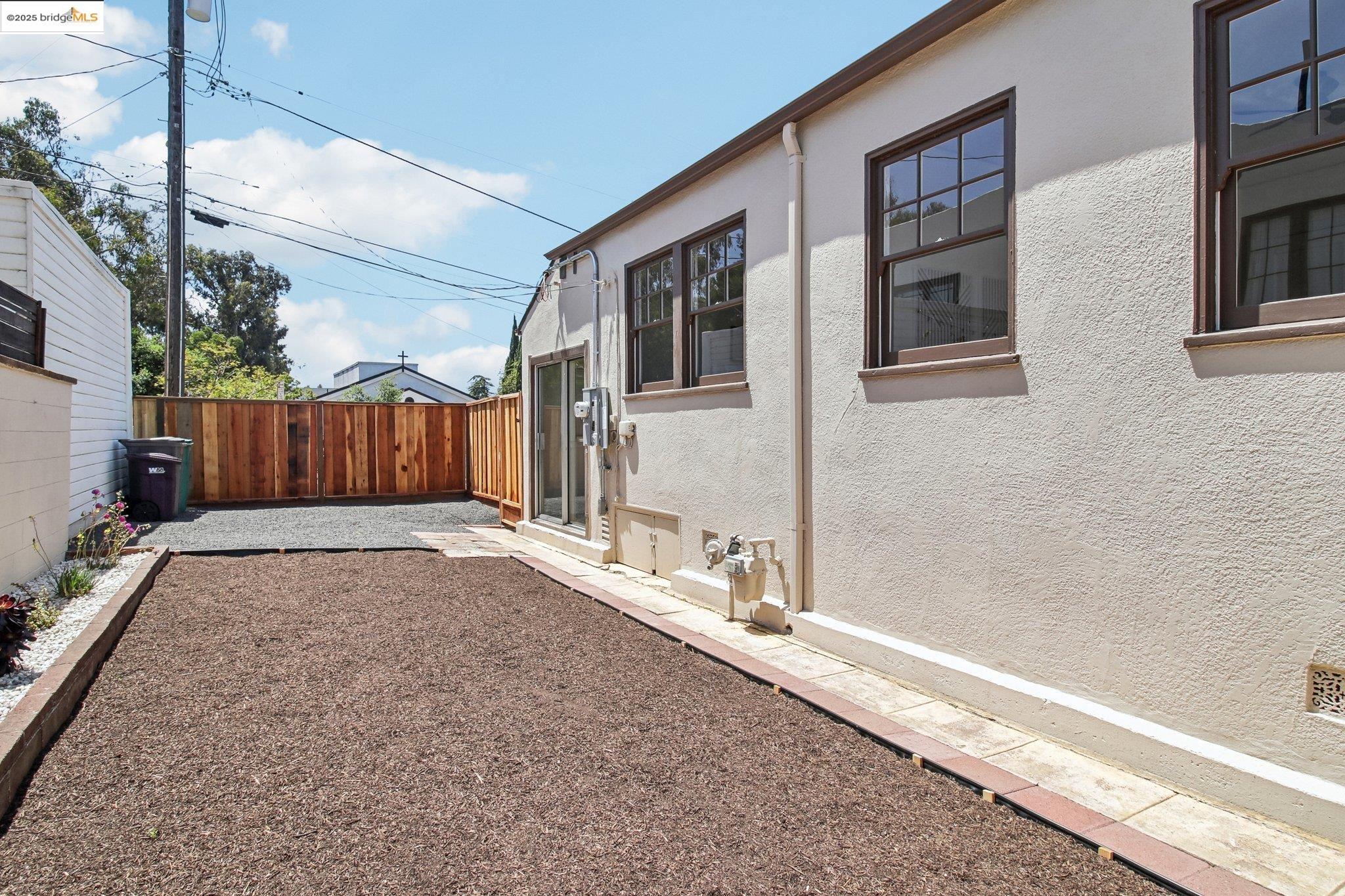 2900 Sheffield Ave