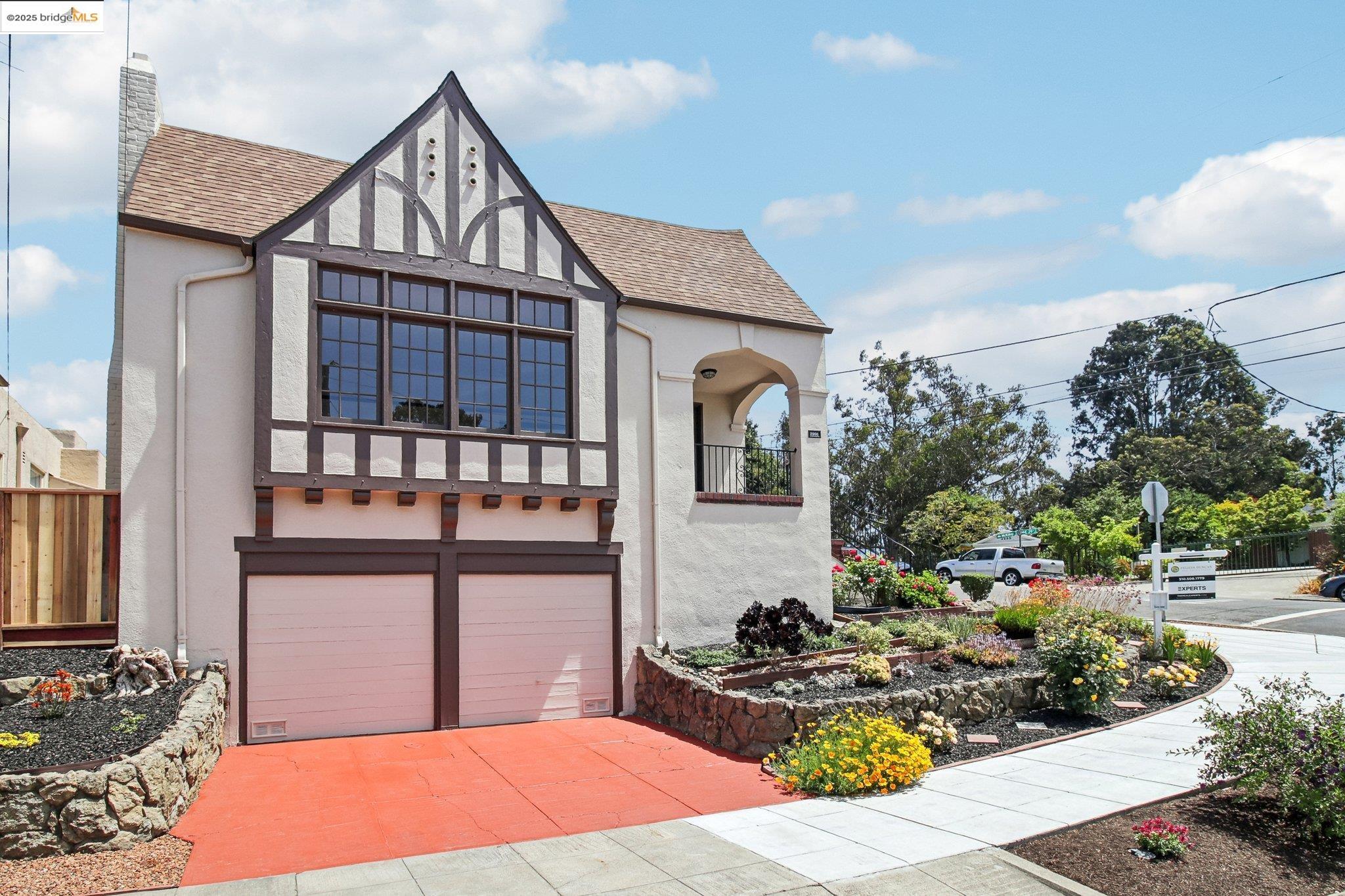 2900 Sheffield Ave