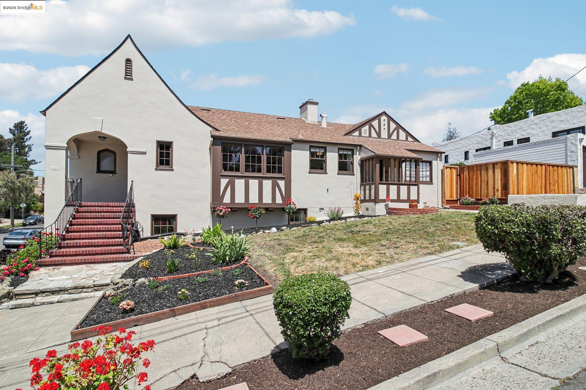 2900 Sheffield Ave