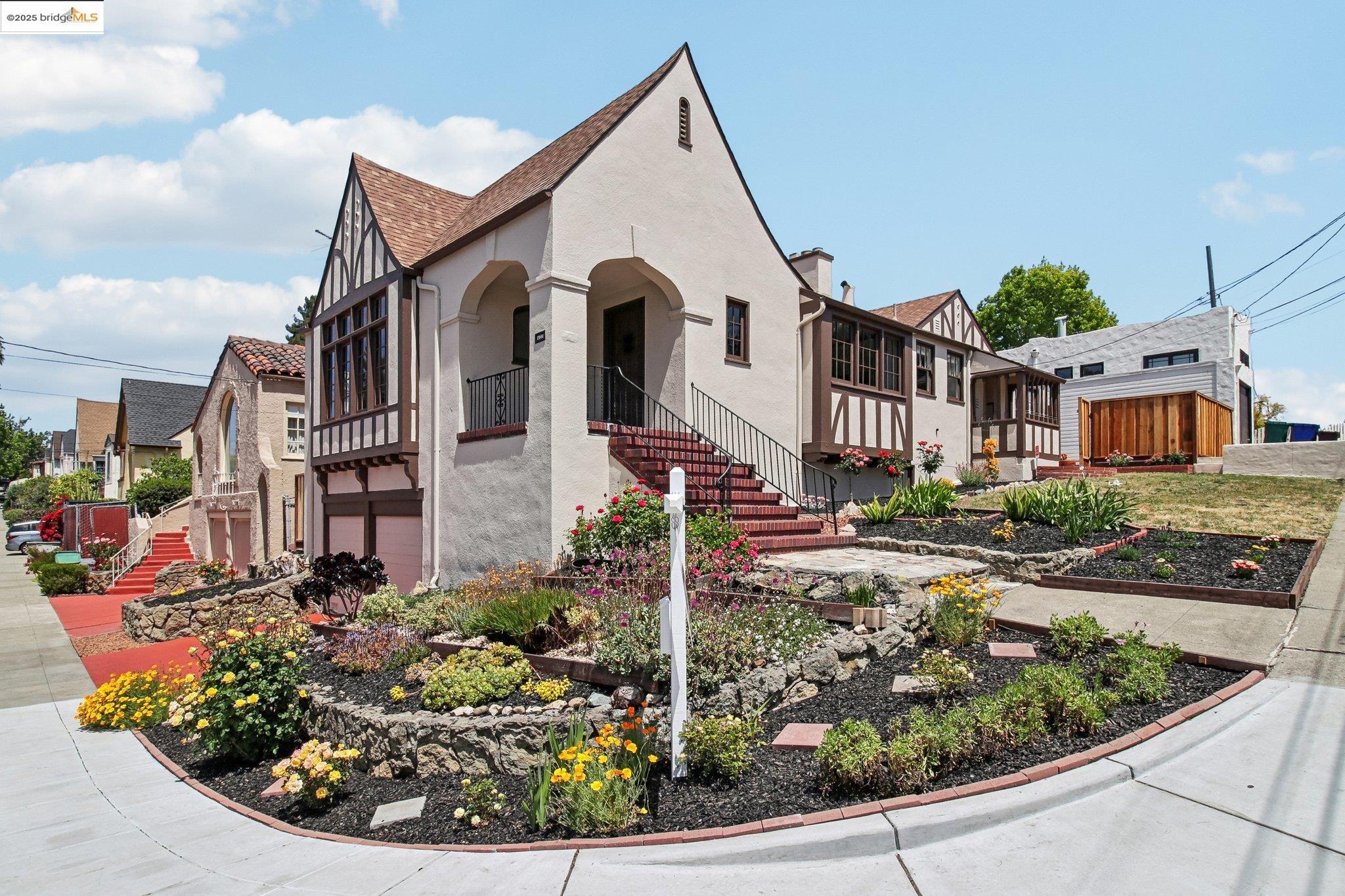 2900 Sheffield Ave