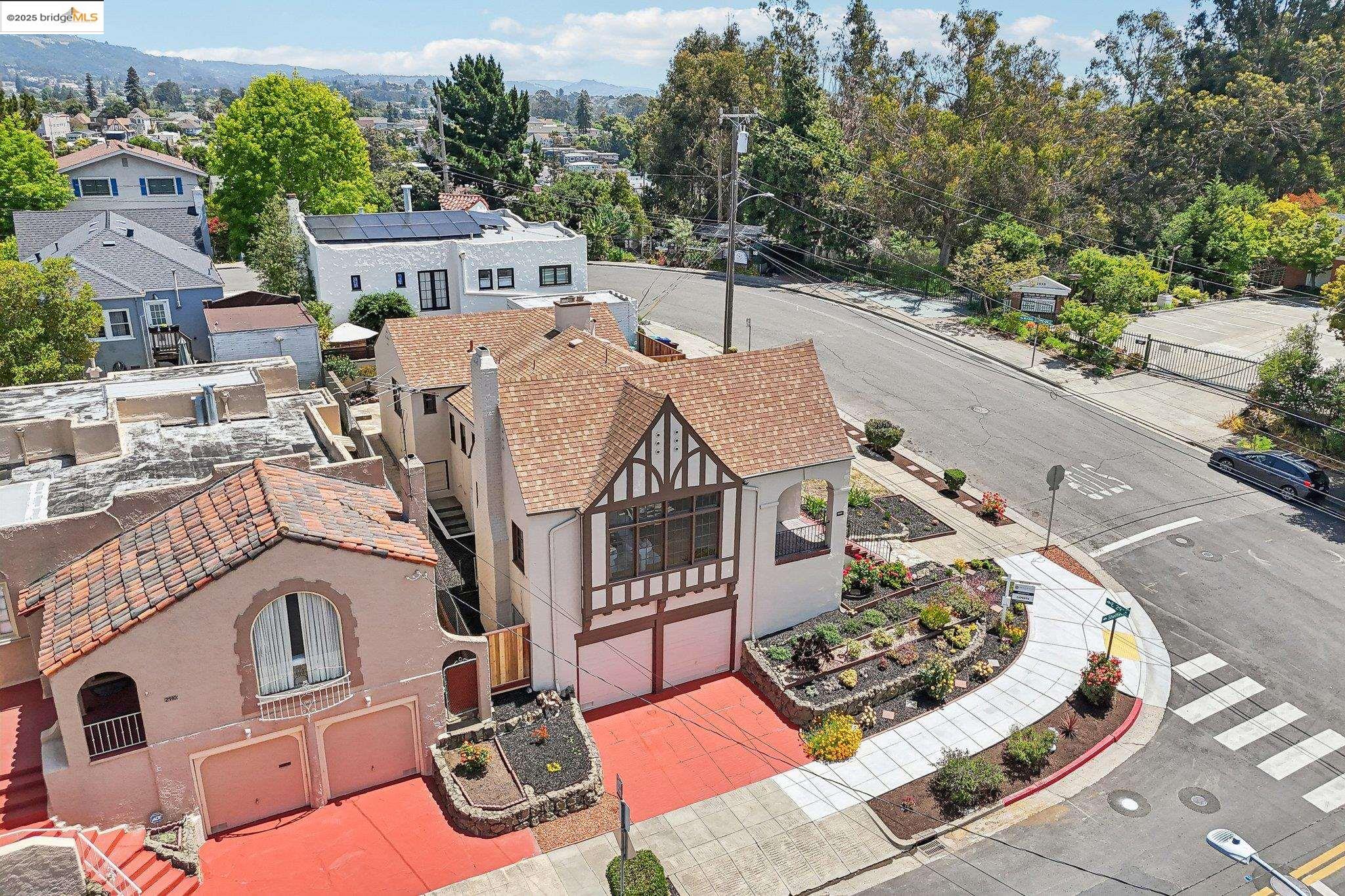 2900 Sheffield Ave